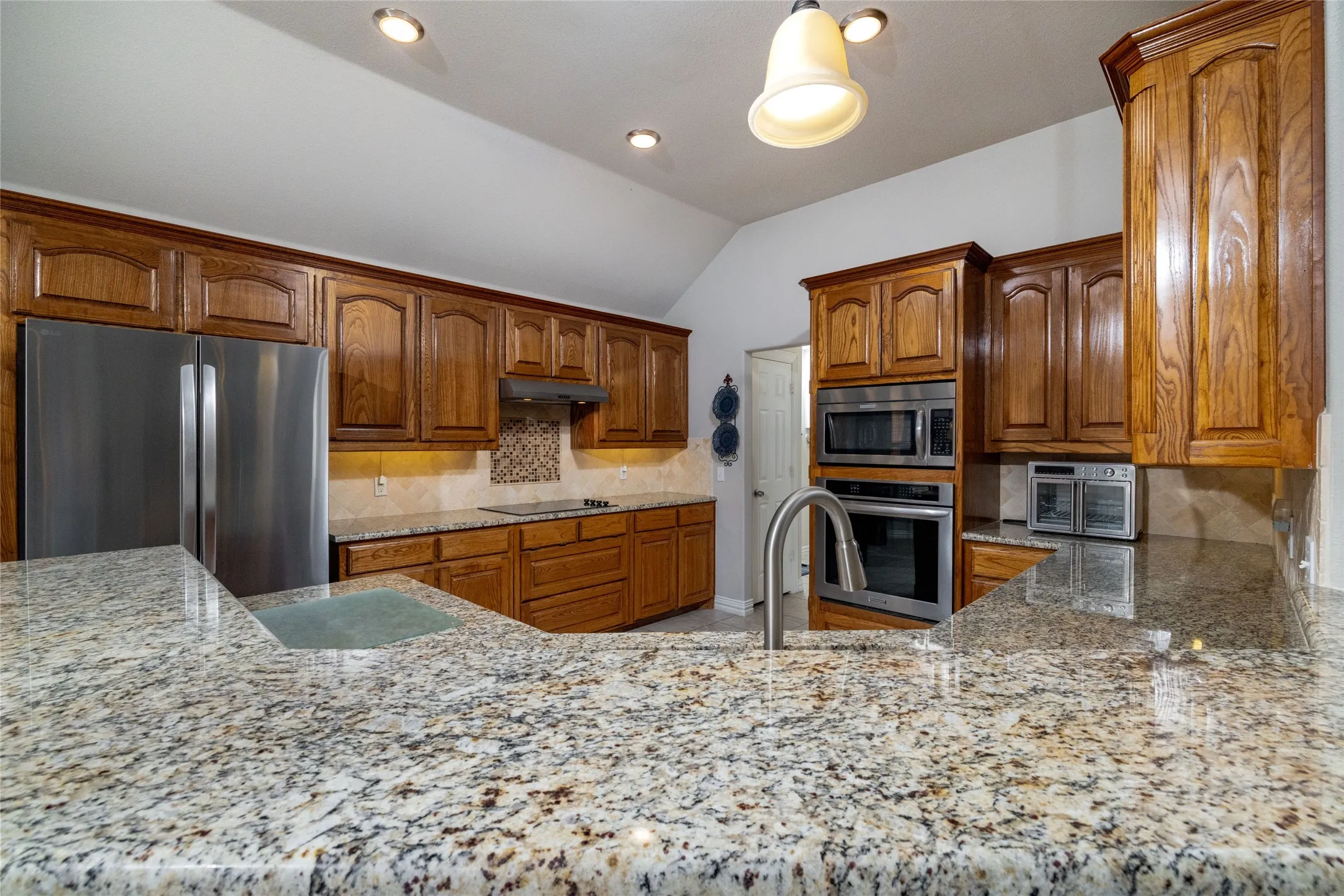 Single Family Residence For Sale in Tarrant County , 5593 Greenview Court, North Richland Hills, Texas 76148, 3 Bedroom, 2 Bathroom, 2 Garage spaces, 2,027 Sqft, built in 1999, mls#21407449, Real Estate Agent in North Richland Hills, Homes For Sale in Tarrant county, Homes For Sale in North Richland Hills, Realtor in North Richland Hills Texas, Real Estate Brokerage Independent Realty Texas, Luminita Cordes Realtor