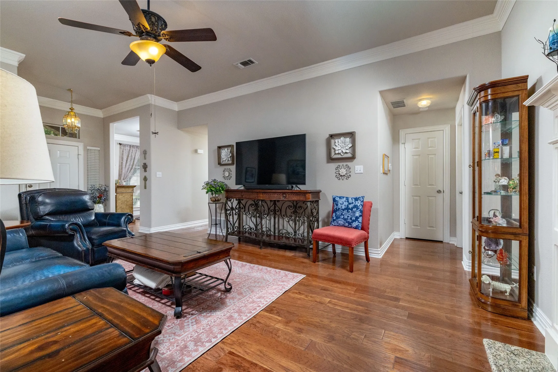 Single Family Residence For Sale in Tarrant County , 5593 Greenview Court, North Richland Hills, Texas 76148, 3 Bedroom, 2 Bathroom, 2 Garage spaces, 2,027 Sqft, built in 1999, mls#21407449, Real Estate Agent in North Richland Hills, Homes For Sale in Tarrant county, Homes For Sale in North Richland Hills, Realtor in North Richland Hills Texas, Real Estate Brokerage Independent Realty Texas, Luminita Cordes Realtor