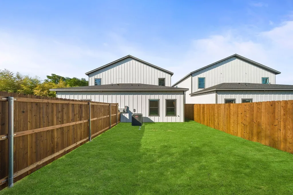 Single Family Residence For Sale in Tarrant County , 1630 Bessie Street, Fort Worth, Texas 76104, 4 Bedroom, 3 Bathroom, 1 Garage spaces, 1,688 Sqft, built in 2026, mls#21408452, Real Estate Agent in Fort Worth, Homes For Sale in Tarrant county, Homes For Sale in Fort Worth, Realtor in Fort Worth Texas, Real Estate Brokerage Independent Realty Texas, Luminita Cordes Realtor