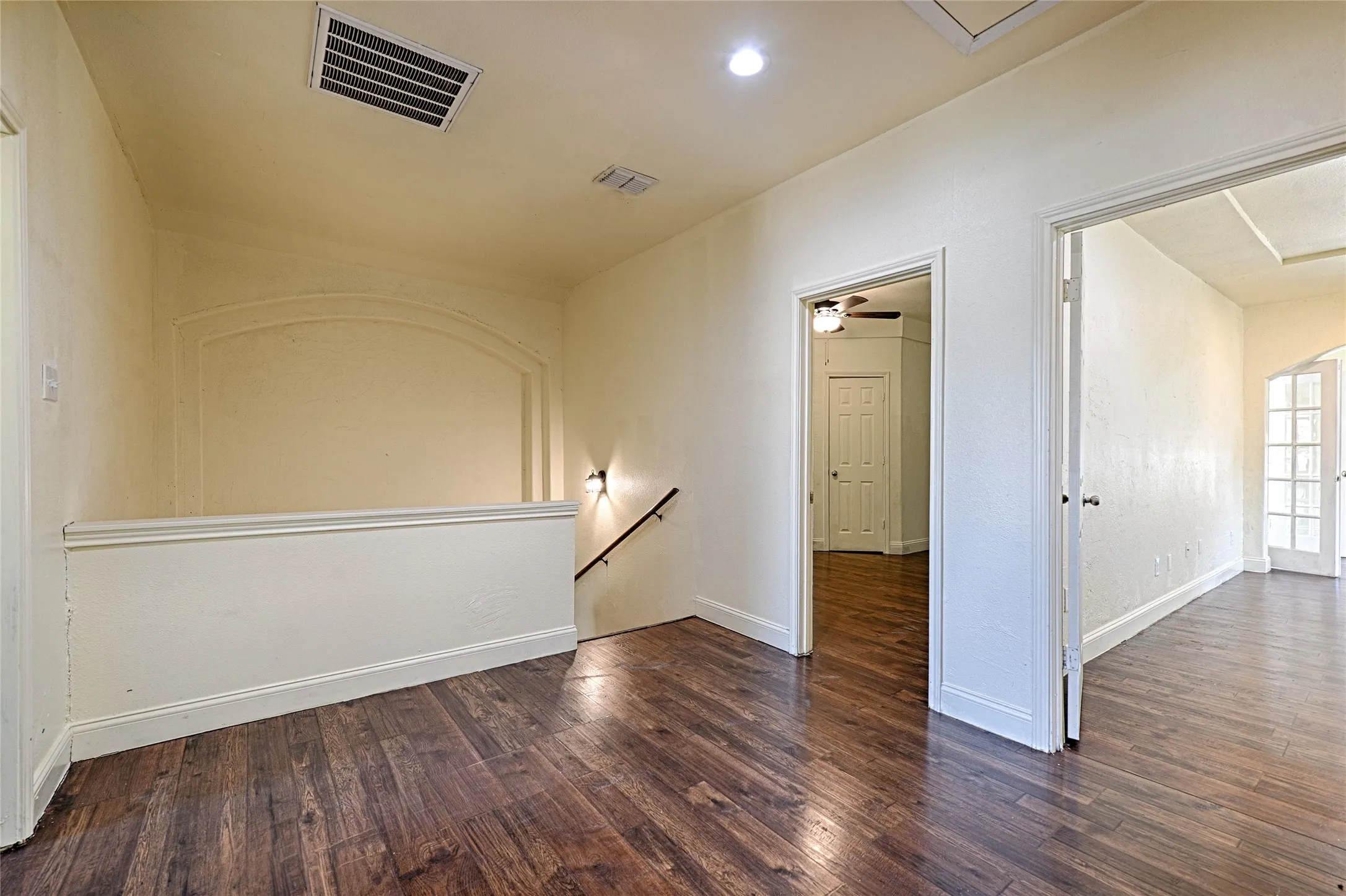 Single Family Residence For Rent in Tarrant County , 4245 Wilson Lane, Fort Worth, Texas 76133, 6 Bedroom, 3 Bathroom, 2 Garage spaces, 2,851 Sqft, built in 1949, mls#21404403, Real Estate Agent in Fort Worth, Homes For Rent in Tarrant county, Homes For Rent in Fort Worth, Realtor in Fort Worth Texas, Real Estate Brokerage Independent Realty Texas, Luminita Cordes Realtor
