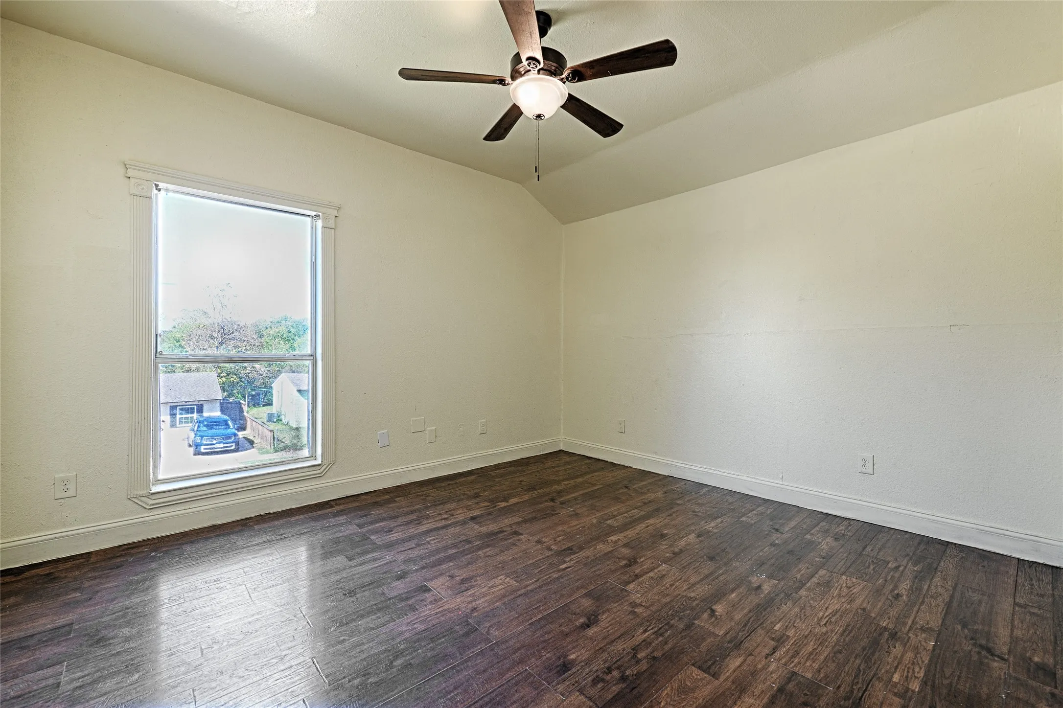 Single Family Residence For Rent in Tarrant County , 4245 Wilson Lane, Fort Worth, Texas 76133, 6 Bedroom, 3 Bathroom, 2 Garage spaces, 2,851 Sqft, built in 1949, mls#21404403, Real Estate Agent in Fort Worth, Homes For Rent in Tarrant county, Homes For Rent in Fort Worth, Realtor in Fort Worth Texas, Real Estate Brokerage Independent Realty Texas, Luminita Cordes Realtor