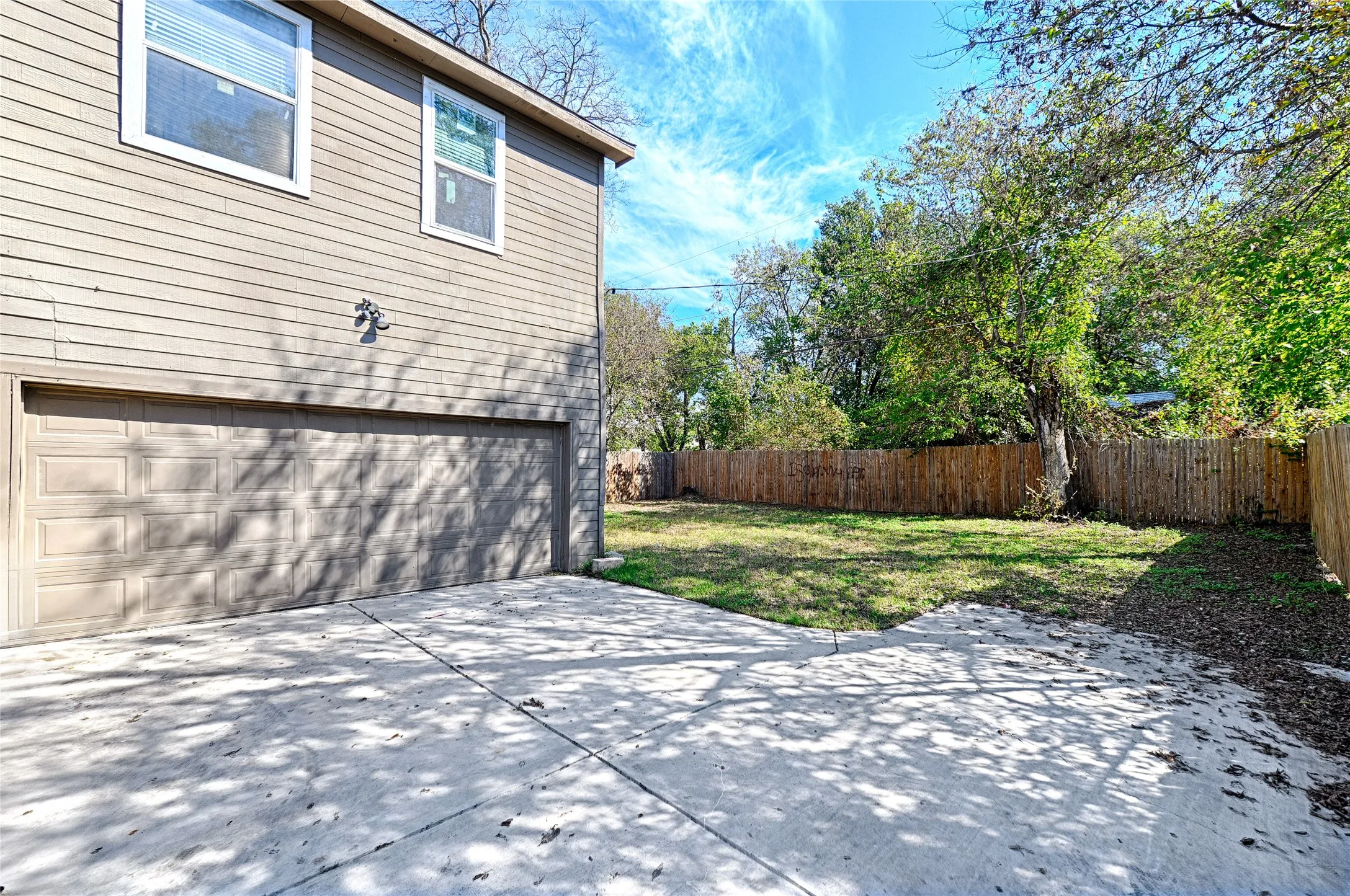 Single Family Residence For Rent in Tarrant County , 4245 Wilson Lane, Fort Worth, Texas 76133, 6 Bedroom, 3 Bathroom, 2 Garage spaces, 2,851 Sqft, built in 1949, mls#21404403, Real Estate Agent in Fort Worth, Homes For Rent in Tarrant county, Homes For Rent in Fort Worth, Realtor in Fort Worth Texas, Real Estate Brokerage Independent Realty Texas, Luminita Cordes Realtor