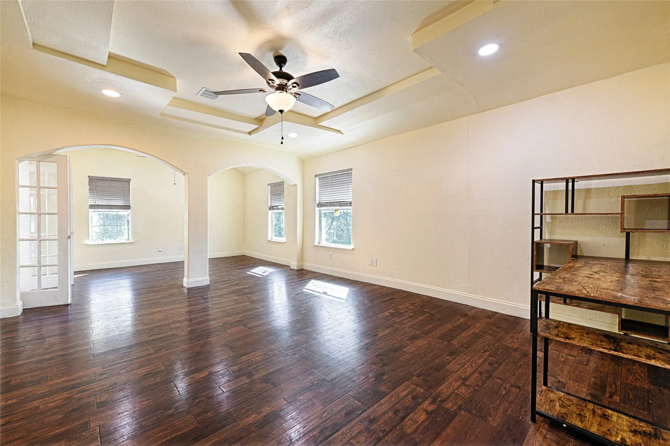 Single Family Residence For Rent in Tarrant County , 4245 Wilson Lane, Fort Worth, Texas 76133, 6 Bedroom, 3 Bathroom, 2 Garage spaces, 2,851 Sqft, built in 1949, mls#21404403, Real Estate Agent in Fort Worth, Homes For Rent in Tarrant county, Homes For Rent in Fort Worth, Realtor in Fort Worth Texas, Real Estate Brokerage Independent Realty Texas, Luminita Cordes Realtor