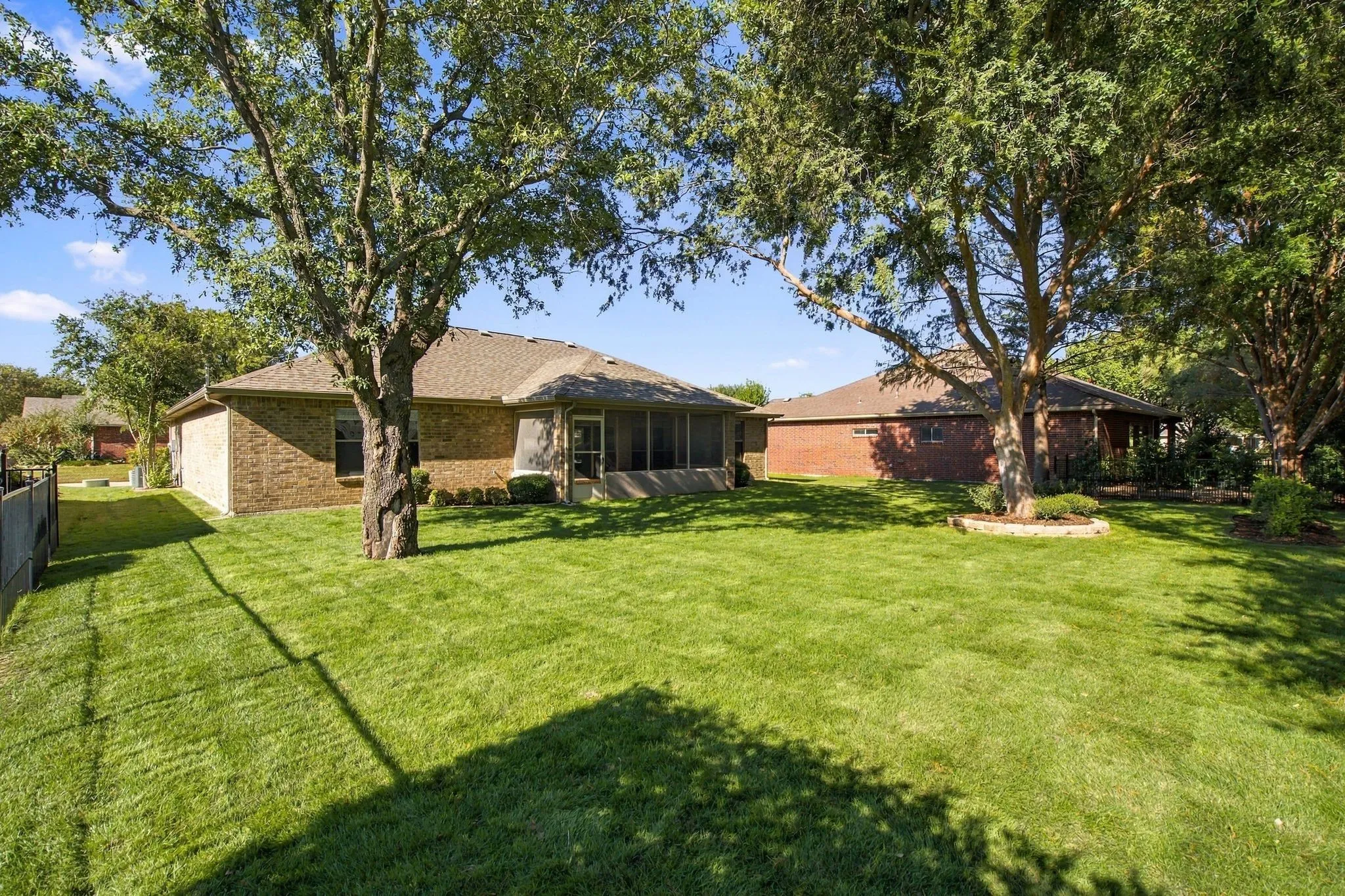 Single Family Residence For Sale in Denton County , 10409 Murray S Johnson Street, Denton, Texas 76207, 2 Bedroom, 3 Bathroom, 2 Garage spaces, 1,915 Sqft, built in 2003, mls#21404121, Real Estate Agent in Denton, Homes For Sale in Denton county, Homes For Sale in Denton, Realtor in Denton Texas, Real Estate Brokerage Independent Realty Texas, Luminita Cordes Realtor