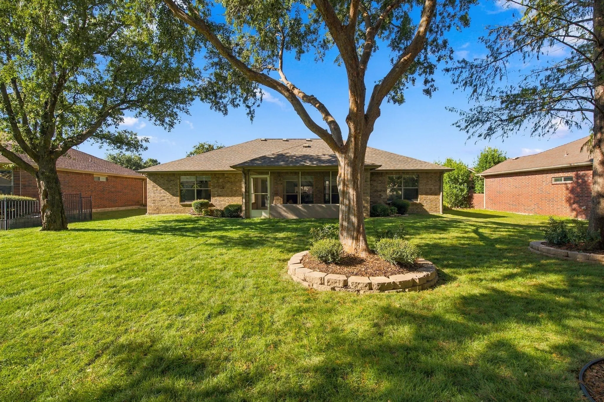 Single Family Residence For Sale in Denton County , 10409 Murray S Johnson Street, Denton, Texas 76207, 2 Bedroom, 3 Bathroom, 2 Garage spaces, 1,915 Sqft, built in 2003, mls#21404121, Real Estate Agent in Denton, Homes For Sale in Denton county, Homes For Sale in Denton, Realtor in Denton Texas, Real Estate Brokerage Independent Realty Texas, Luminita Cordes Realtor