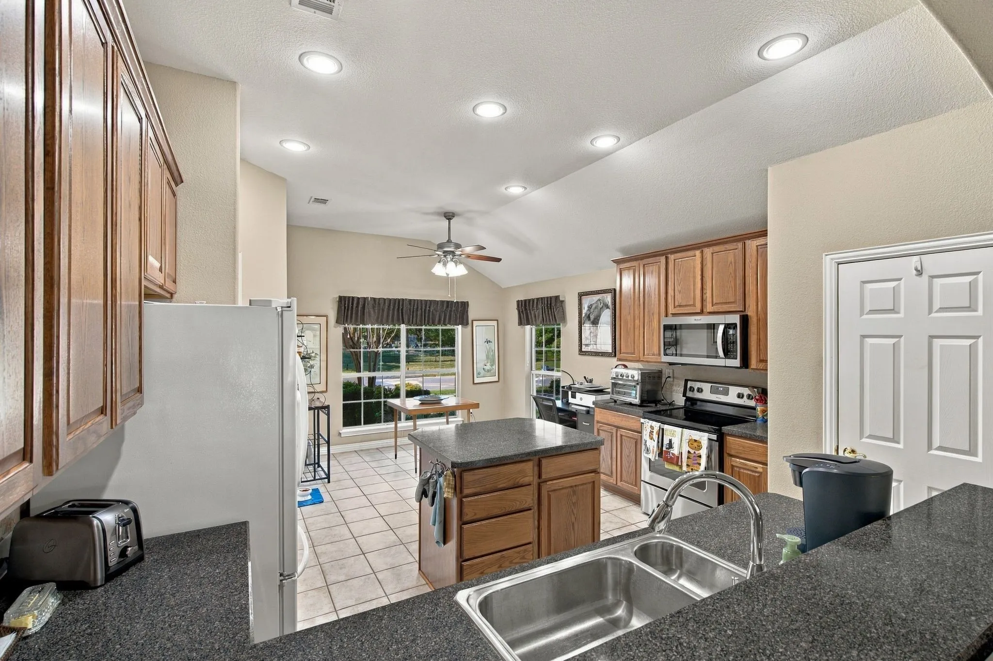 Single Family Residence For Sale in Denton County , 10409 Murray S Johnson Street, Denton, Texas 76207, 2 Bedroom, 3 Bathroom, 2 Garage spaces, 1,915 Sqft, built in 2003, mls#21404121, Real Estate Agent in Denton, Homes For Sale in Denton county, Homes For Sale in Denton, Realtor in Denton Texas, Real Estate Brokerage Independent Realty Texas, Luminita Cordes Realtor