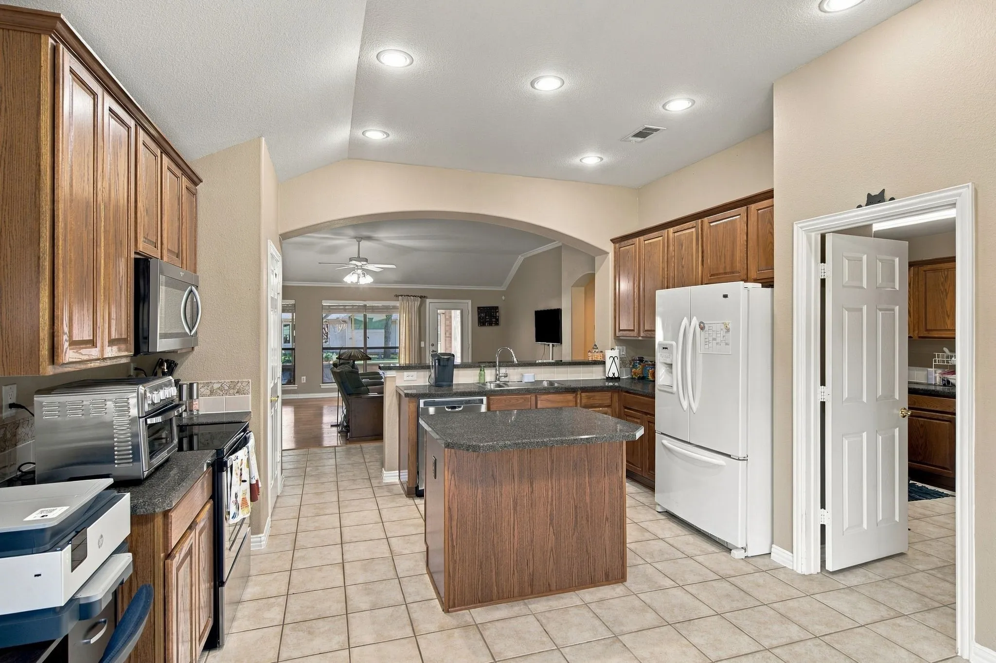 Single Family Residence For Sale in Denton County , 10409 Murray S Johnson Street, Denton, Texas 76207, 2 Bedroom, 3 Bathroom, 2 Garage spaces, 1,915 Sqft, built in 2003, mls#21404121, Real Estate Agent in Denton, Homes For Sale in Denton county, Homes For Sale in Denton, Realtor in Denton Texas, Real Estate Brokerage Independent Realty Texas, Luminita Cordes Realtor