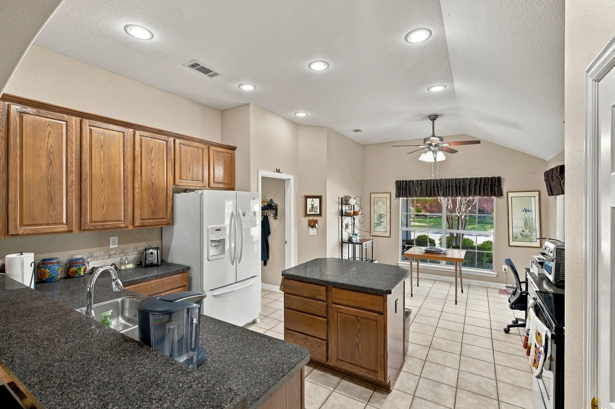 Single Family Residence For Sale in Denton County , 10409 Murray S Johnson Street, Denton, Texas 76207, 2 Bedroom, 3 Bathroom, 2 Garage spaces, 1,915 Sqft, built in 2003, mls#21404121, Real Estate Agent in Denton, Homes For Sale in Denton county, Homes For Sale in Denton, Realtor in Denton Texas, Real Estate Brokerage Independent Realty Texas, Luminita Cordes Realtor