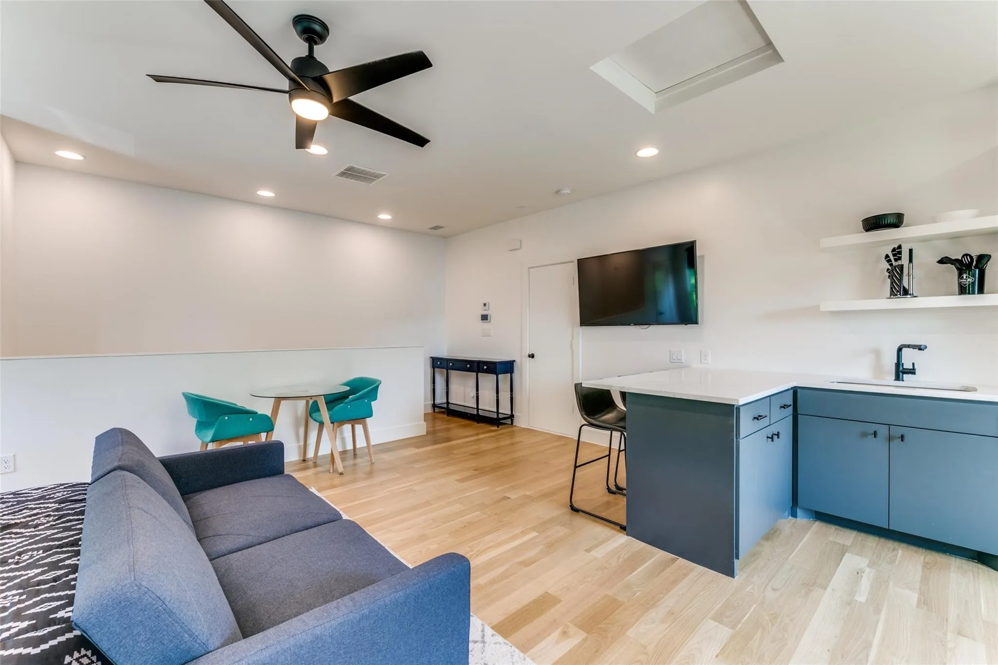 Additional photo of guest quarters