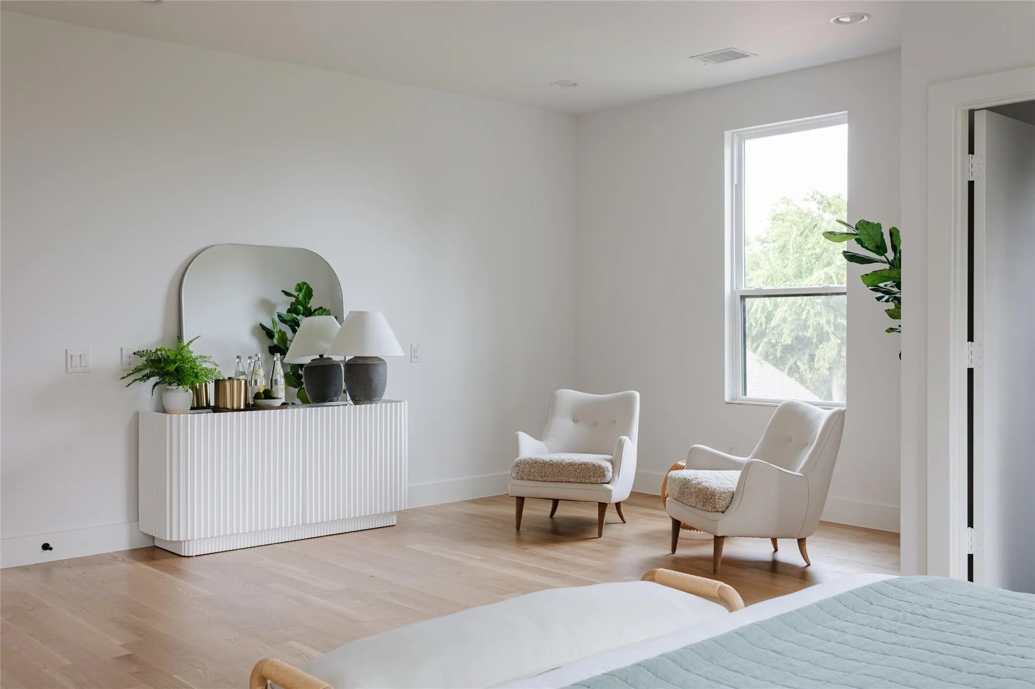Living area in guest quarters