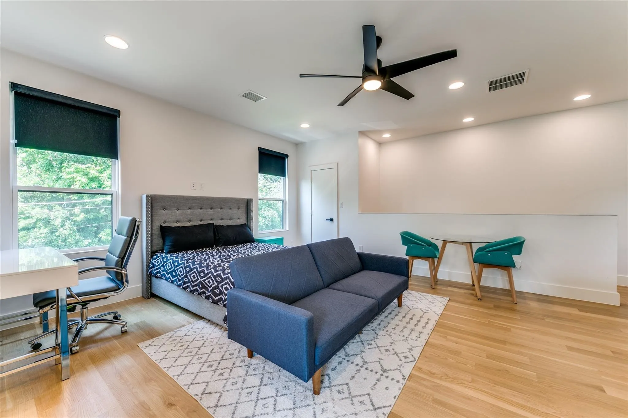 Additional photo of guest quarters