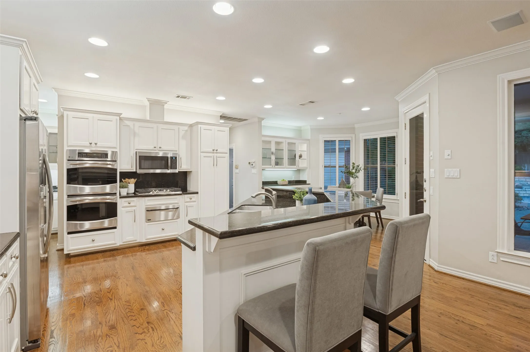 Single Family Residence For Sale in Tarrant County , 6617 Pine Valley Place, Fort Worth, Texas 76132, 4 Bedroom, 5 Bathroom, 2 Garage spaces, 3,553 Sqft, built in 1994, mls#21405865, Real Estate Agent in Fort Worth, Homes For Sale in Tarrant county, Homes For Sale in Fort Worth, Realtor in Fort Worth Texas, Real Estate Brokerage Independent Realty Texas, Luminita Cordes Realtor