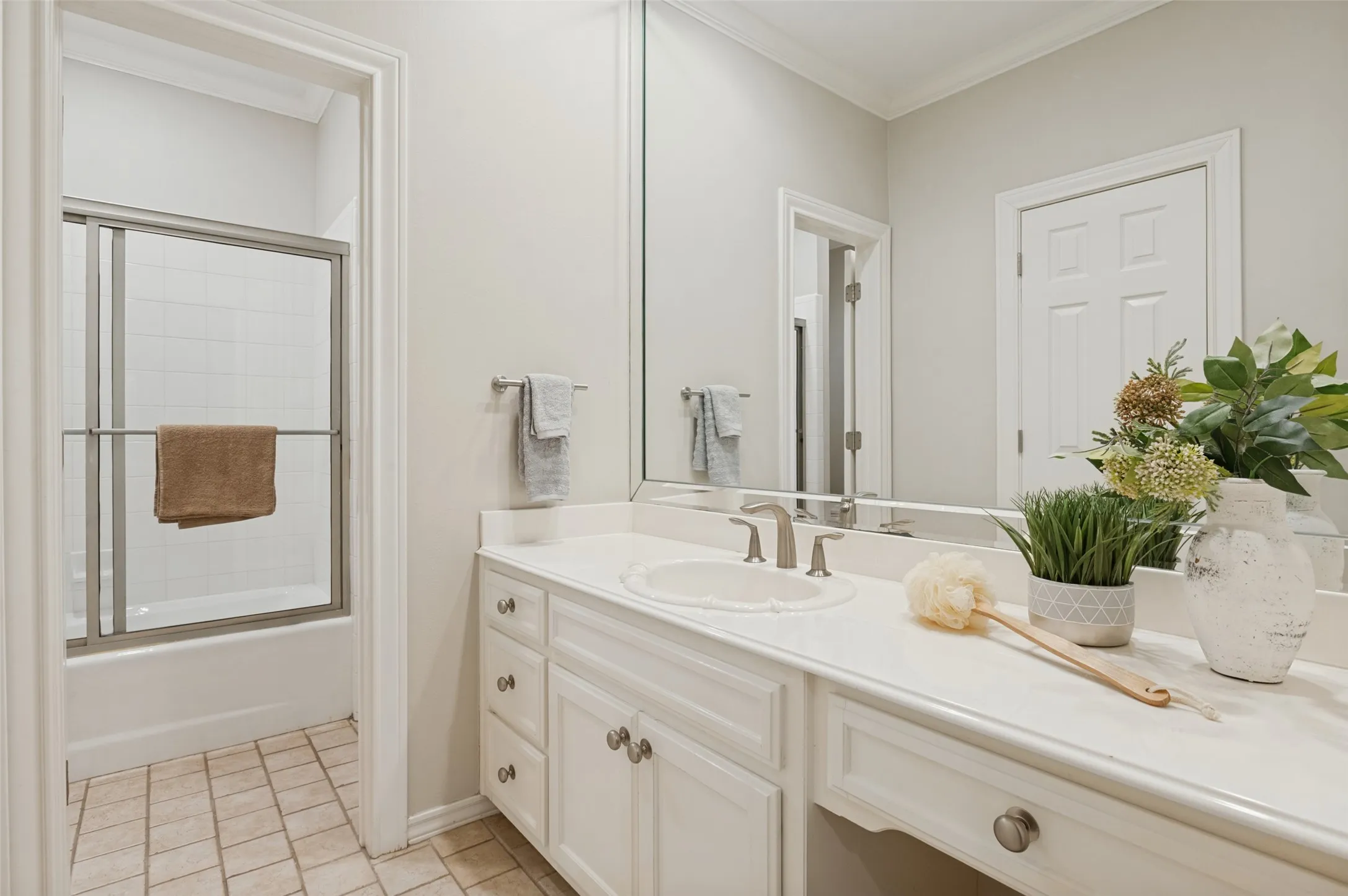 Jack and Jill ensuite bath