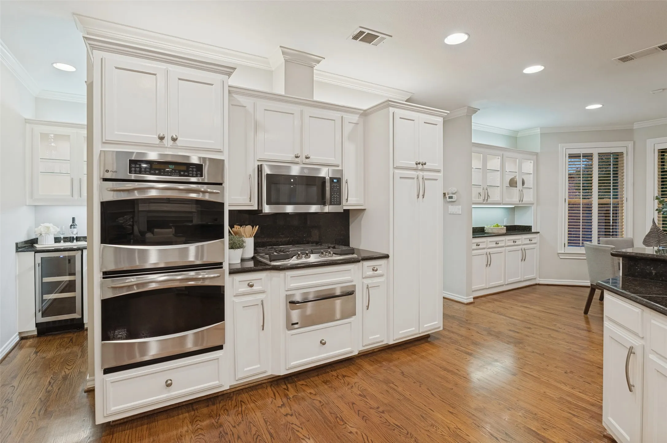 Single Family Residence For Sale in Tarrant County , 6617 Pine Valley Place, Fort Worth, Texas 76132, 4 Bedroom, 5 Bathroom, 2 Garage spaces, 3,553 Sqft, built in 1994, mls#21405865, Real Estate Agent in Fort Worth, Homes For Sale in Tarrant county, Homes For Sale in Fort Worth, Realtor in Fort Worth Texas, Real Estate Brokerage Independent Realty Texas, Luminita Cordes Realtor
