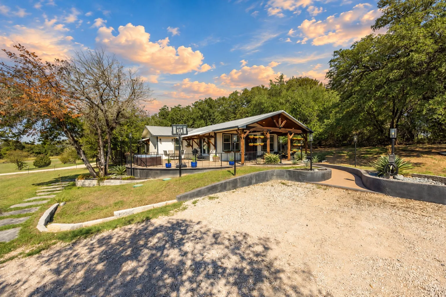 Single Family Residence For Sale in Mc Lennan County , 384 Fort Graham Road, Waco, Texas 76705, 3 Bedroom, 2 Bathroom, Garage spaces, 1,950 Sqft, built in 2009, mls#21408595, Real Estate Agent in Waco, Homes For Sale in Mc Lennan county, Homes For Sale in Waco, Realtor in Waco Texas, Real Estate Brokerage Independent Realty Texas, Luminita Cordes Realtor