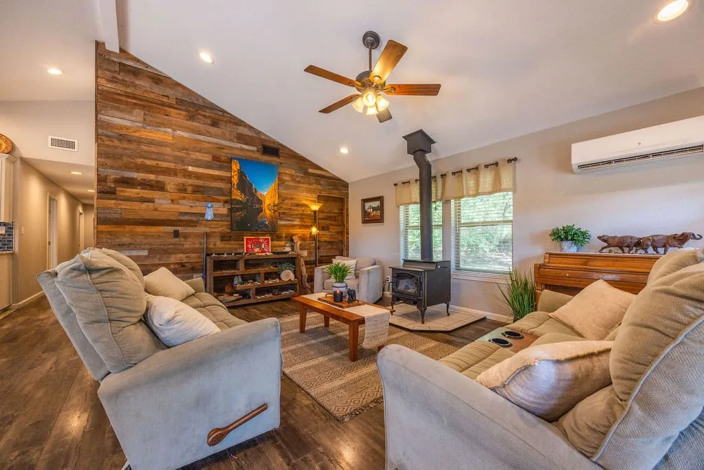 Vaulted ceiling with recessed lighting and a ceiling fan