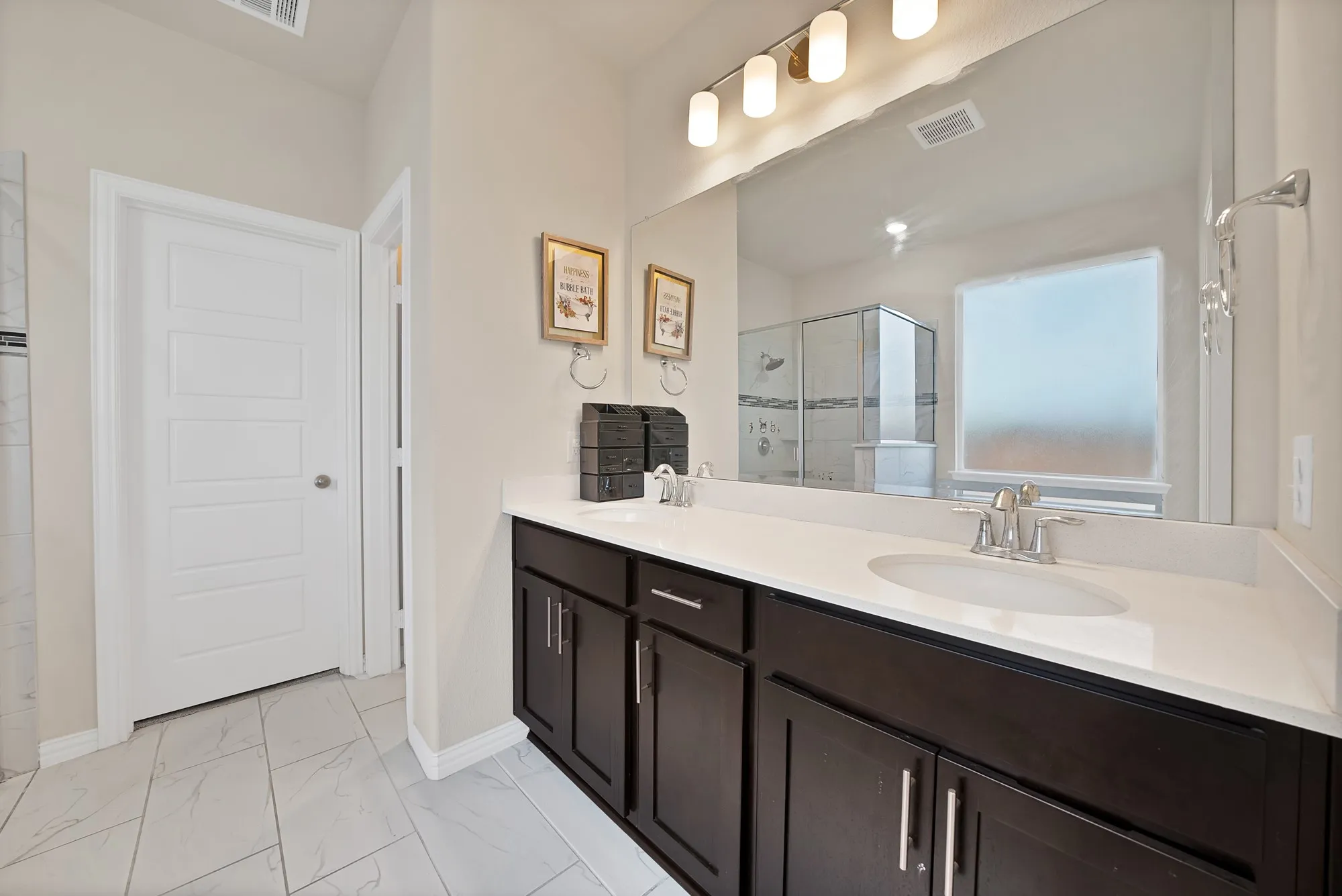Single Family Residence For Sale in Denton County , 2425 Muirfield Drive, Little Elm, Texas 75036, 4 Bedroom, 4 Bathroom, 2 Garage spaces, 2,704 Sqft, built in 2021, mls#21408731, Real Estate Agent in Little Elm, Homes For Sale in Denton county, Homes For Sale in Little Elm, Realtor in Little Elm Texas, Real Estate Brokerage Independent Realty Texas, Luminita Cordes Realtor