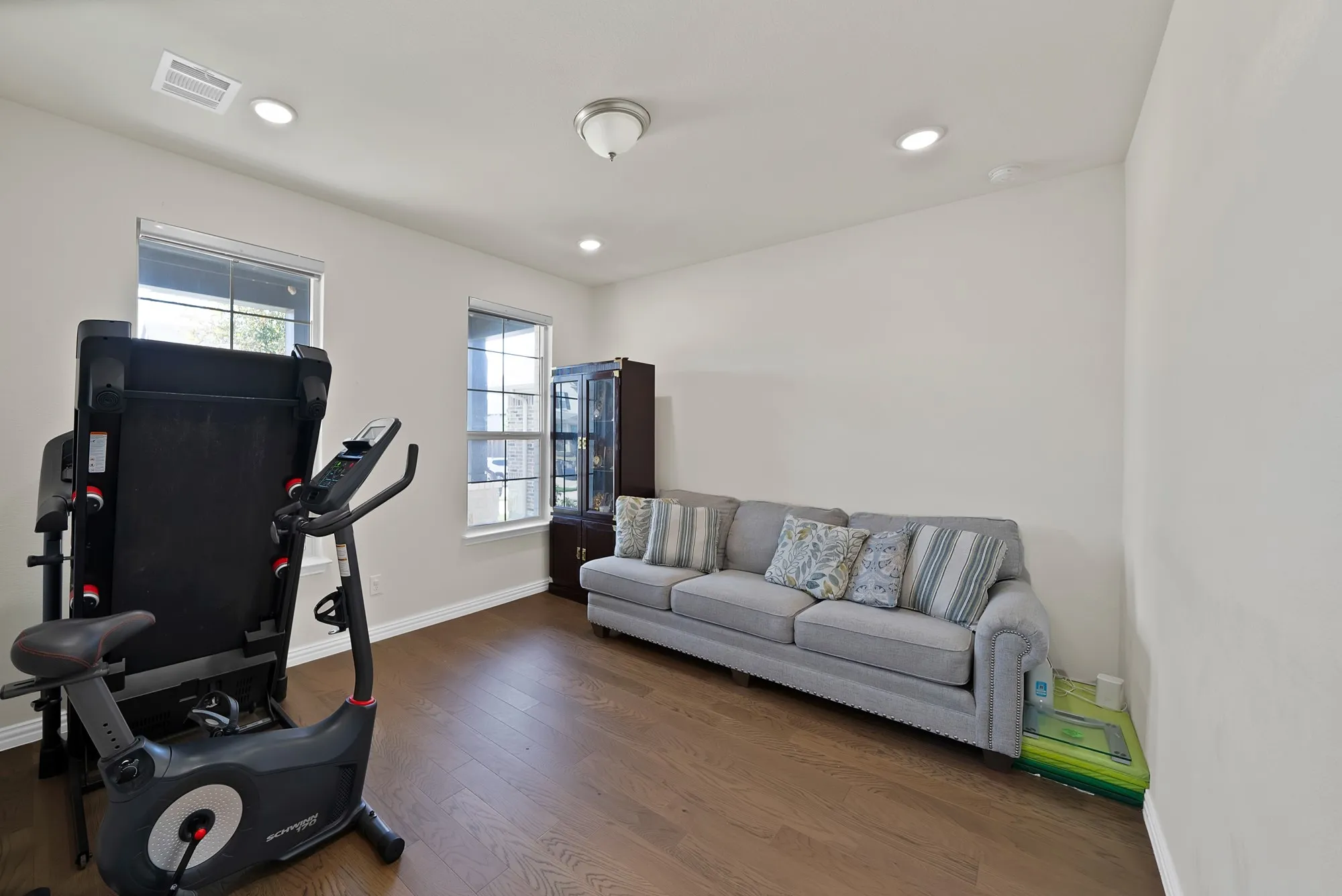 Single Family Residence For Sale in Denton County , 2425 Muirfield Drive, Little Elm, Texas 75036, 4 Bedroom, 4 Bathroom, 2 Garage spaces, 2,704 Sqft, built in 2021, mls#21408731, Real Estate Agent in Little Elm, Homes For Sale in Denton county, Homes For Sale in Little Elm, Realtor in Little Elm Texas, Real Estate Brokerage Independent Realty Texas, Luminita Cordes Realtor