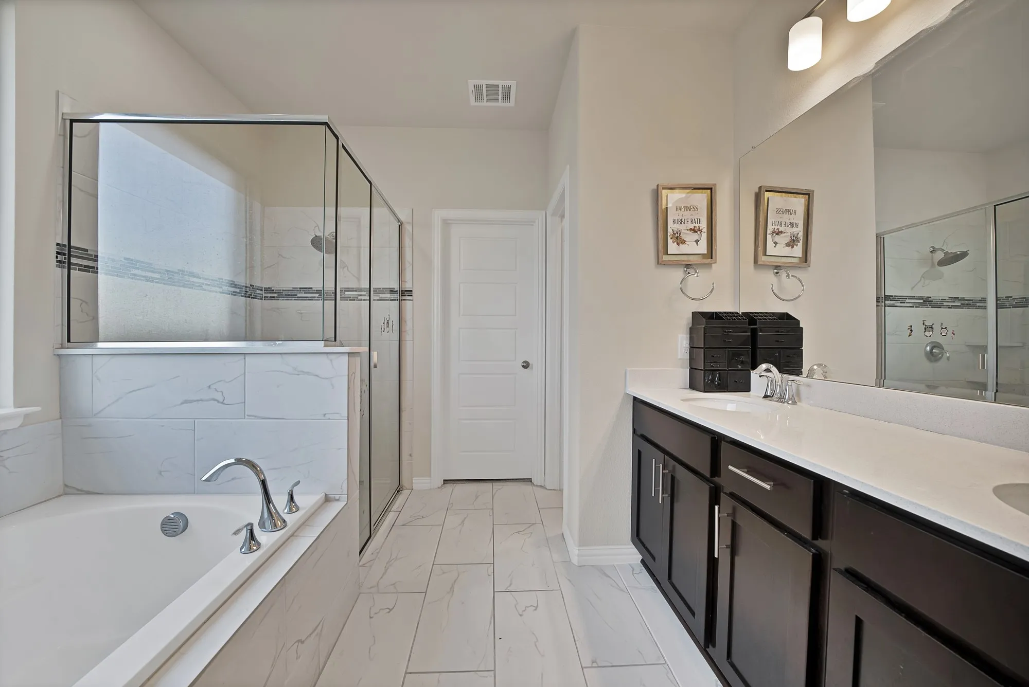 Single Family Residence For Sale in Denton County , 2425 Muirfield Drive, Little Elm, Texas 75036, 4 Bedroom, 4 Bathroom, 2 Garage spaces, 2,704 Sqft, built in 2021, mls#21408731, Real Estate Agent in Little Elm, Homes For Sale in Denton county, Homes For Sale in Little Elm, Realtor in Little Elm Texas, Real Estate Brokerage Independent Realty Texas, Luminita Cordes Realtor