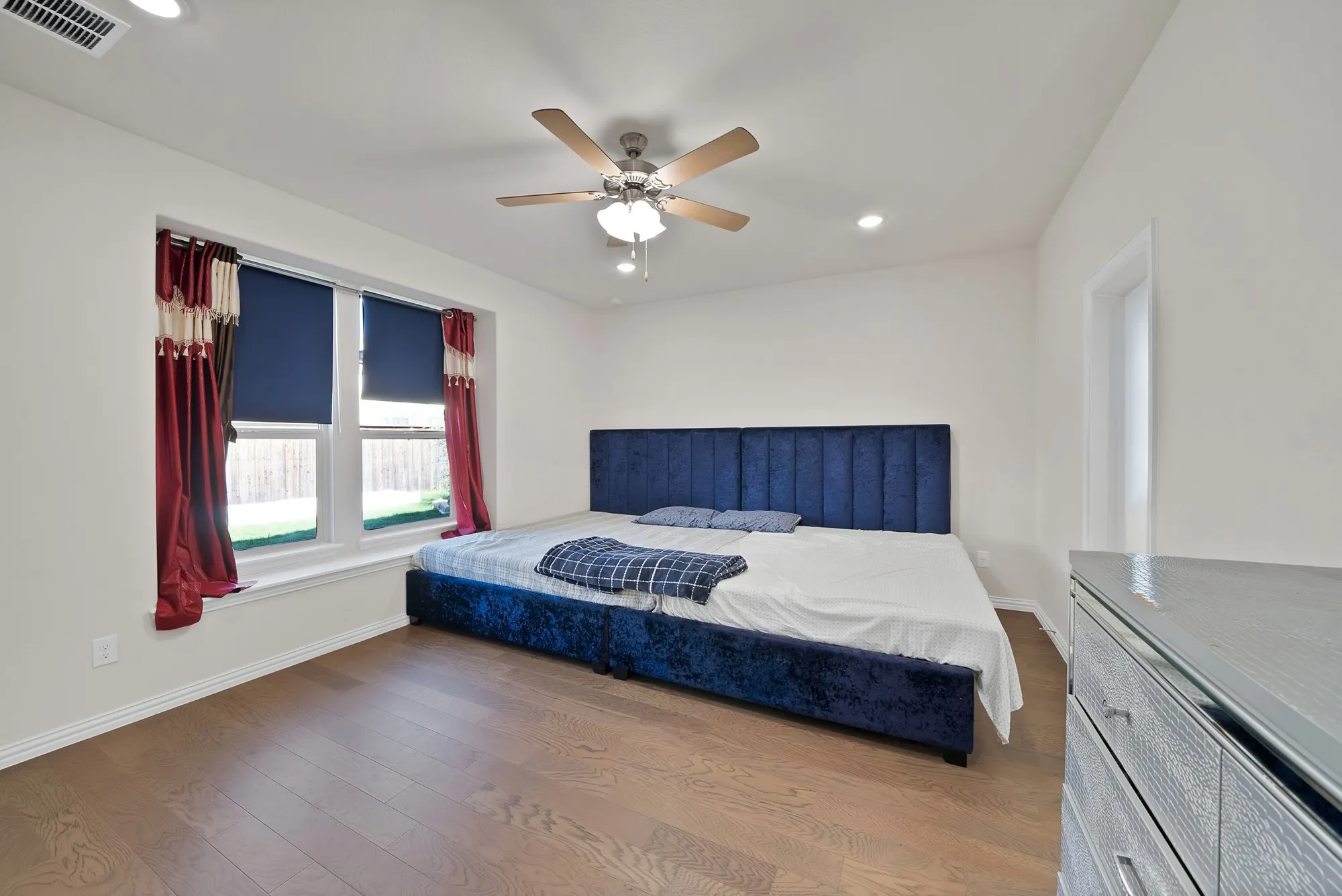 Single Family Residence For Sale in Denton County , 2425 Muirfield Drive, Little Elm, Texas 75036, 4 Bedroom, 4 Bathroom, 2 Garage spaces, 2,704 Sqft, built in 2021, mls#21408731, Real Estate Agent in Little Elm, Homes For Sale in Denton county, Homes For Sale in Little Elm, Realtor in Little Elm Texas, Real Estate Brokerage Independent Realty Texas, Luminita Cordes Realtor