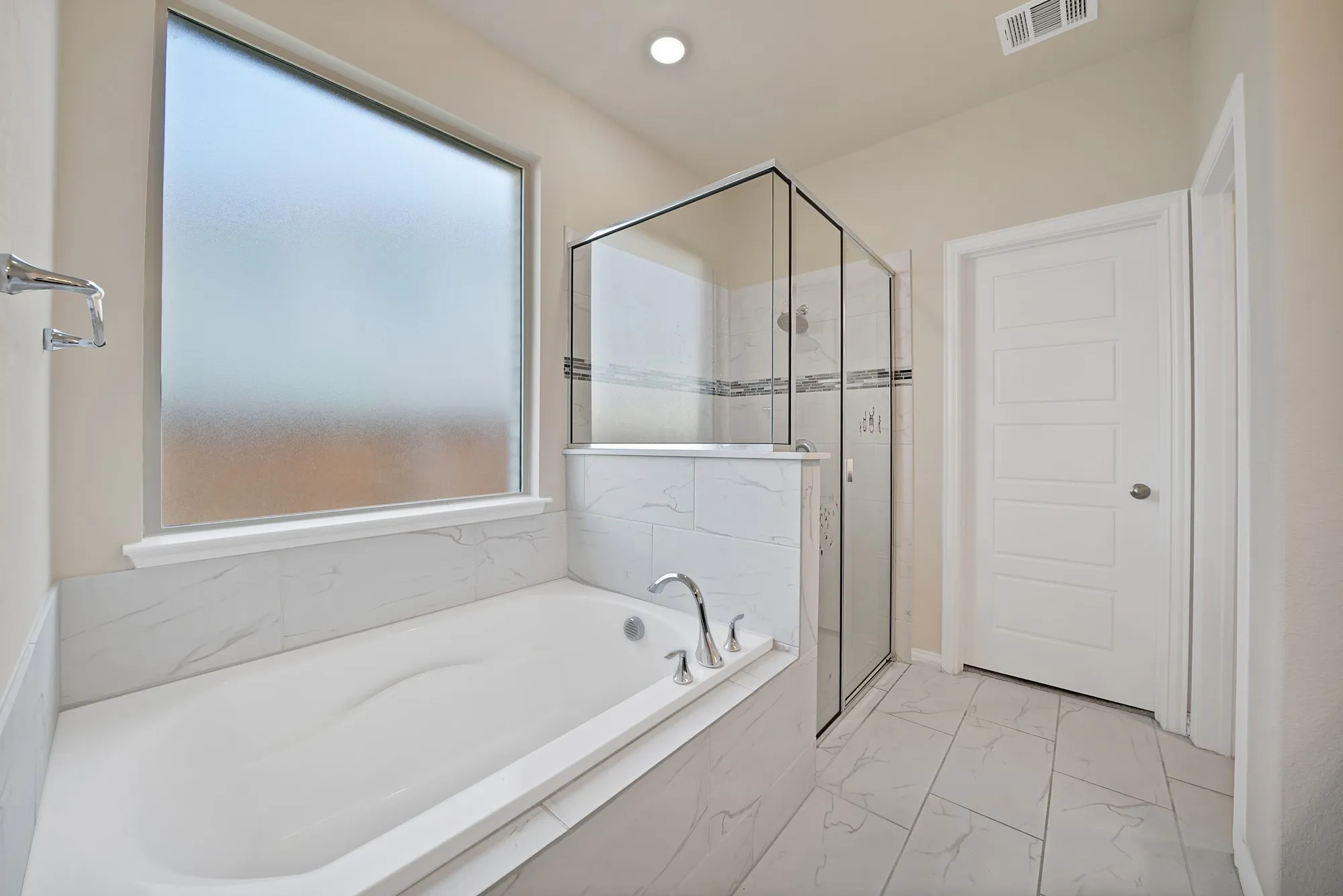 Single Family Residence For Sale in Denton County , 2425 Muirfield Drive, Little Elm, Texas 75036, 4 Bedroom, 4 Bathroom, 2 Garage spaces, 2,704 Sqft, built in 2021, mls#21408731, Real Estate Agent in Little Elm, Homes For Sale in Denton county, Homes For Sale in Little Elm, Realtor in Little Elm Texas, Real Estate Brokerage Independent Realty Texas, Luminita Cordes Realtor