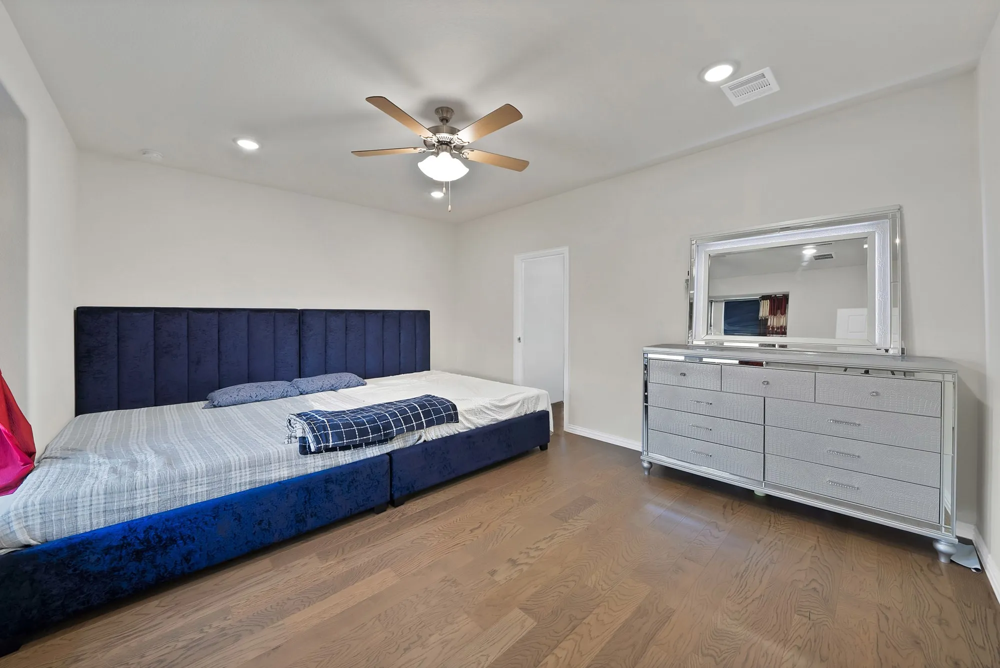 Single Family Residence For Sale in Denton County , 2425 Muirfield Drive, Little Elm, Texas 75036, 4 Bedroom, 4 Bathroom, 2 Garage spaces, 2,704 Sqft, built in 2021, mls#21408731, Real Estate Agent in Little Elm, Homes For Sale in Denton county, Homes For Sale in Little Elm, Realtor in Little Elm Texas, Real Estate Brokerage Independent Realty Texas, Luminita Cordes Realtor