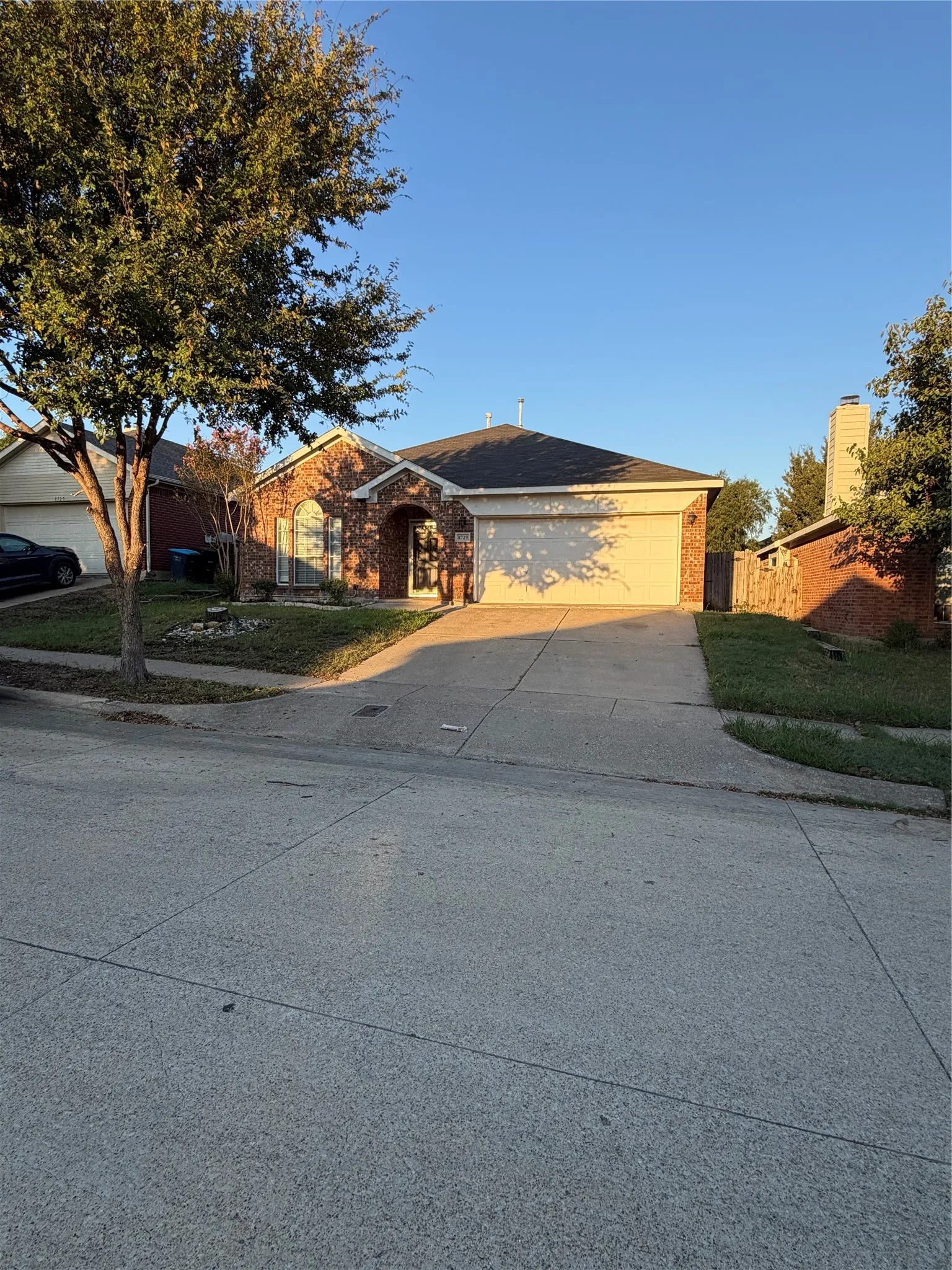 Single Family Residence For Sale in Tarrant County , 8729 Muir Drive, Fort Worth, Texas 76244, 4 Bedroom, 2 Bathroom, 2 Garage spaces, 1,859 Sqft, built in 2001, mls#21408734, Real Estate Agent in Fort Worth, Homes For Sale in Tarrant county, Homes For Sale in Fort Worth, Realtor in Fort Worth Texas, Real Estate Brokerage Independent Realty Texas, Luminita Cordes Realtor