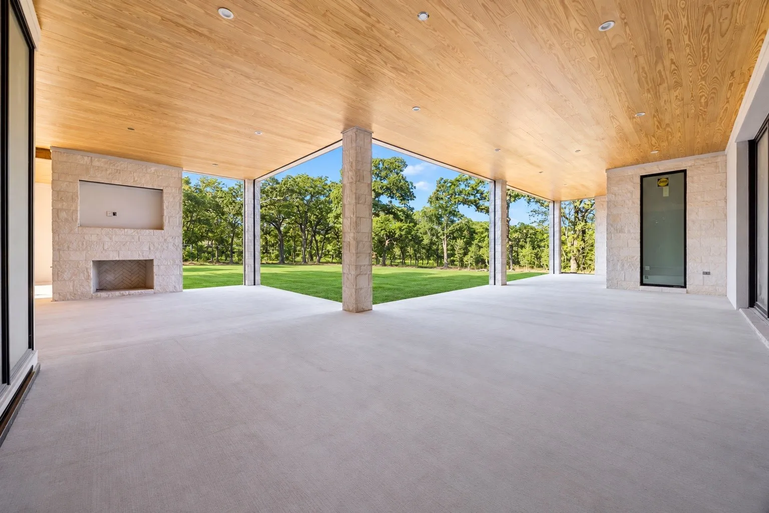 Single Family Residence For Sale in Tarrant County , 2050 E Dove Road, Southlake, Texas 76092, 4 Bedroom, 6 Bathroom, 13 Garage spaces, 11,334 Sqft, built in 2026, mls#21406639, Real Estate Agent in Southlake, Homes For Sale in Tarrant county, Homes For Sale in Southlake, Realtor in Southlake Texas, Real Estate Brokerage Independent Realty Texas, Luminita Cordes Realtor