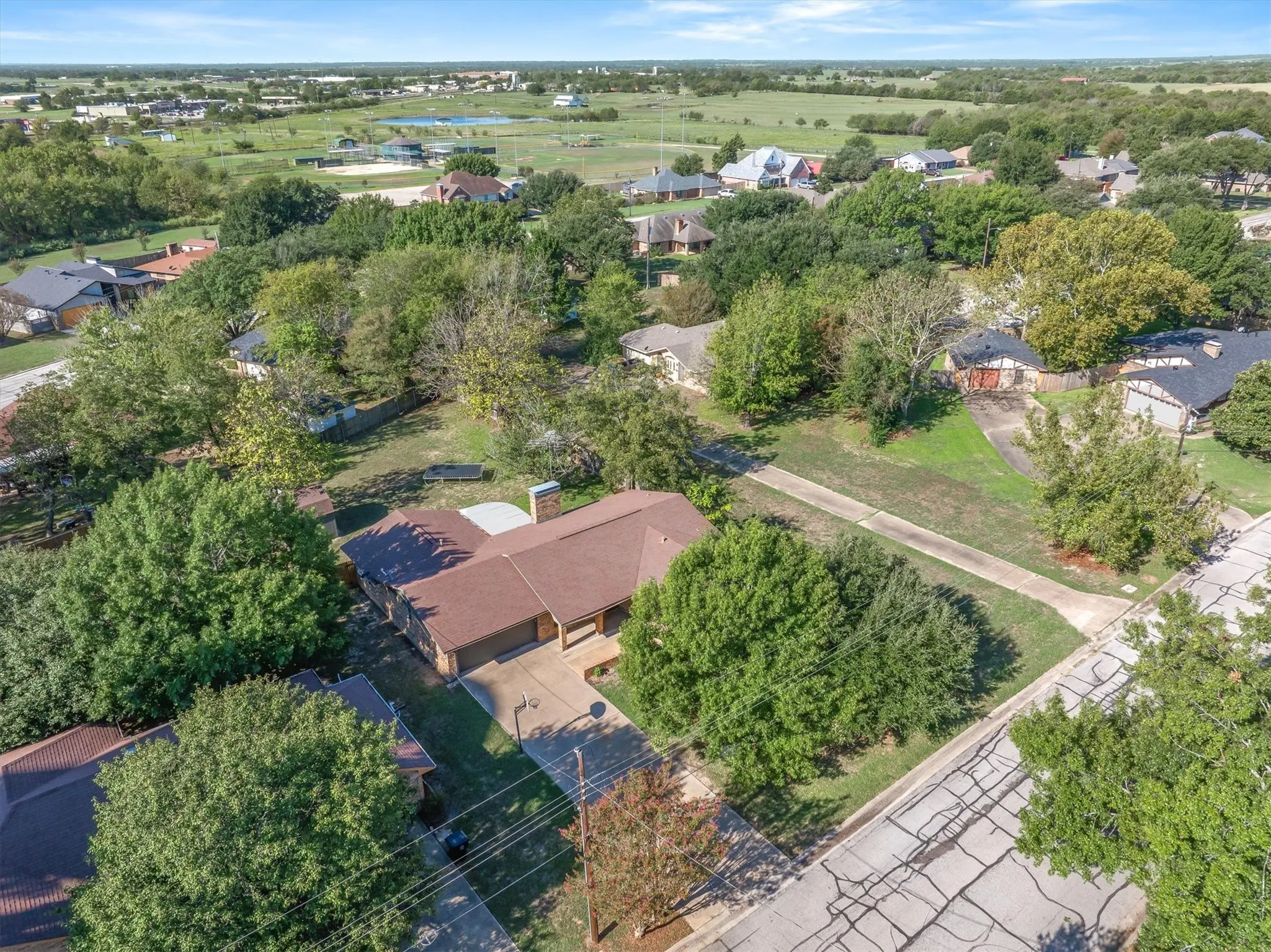 Single Family Residence For Sale in Van Zandt County , 322 Juanita Avenue, Wills Point, Texas 75169, 4 Bedroom, 2 Bathroom, 2 Garage spaces, 1,739 Sqft, built in 1979, mls#21408728, Real Estate Agent in Wills Point, Homes For Sale in Van Zandt county, Homes For Sale in Wills Point, Realtor in Wills Point Texas, Real Estate Brokerage Independent Realty Texas, Luminita Cordes Realtor