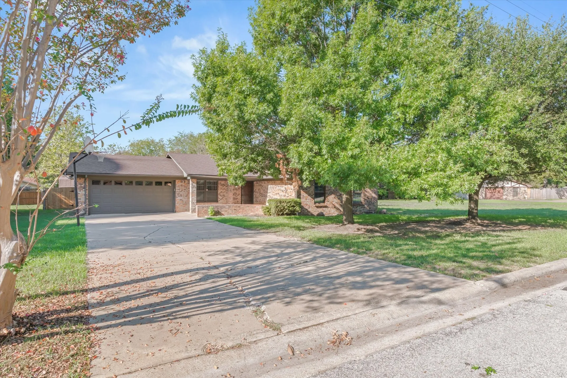 Single Family Residence For Sale in Van Zandt County , 322 Juanita Avenue, Wills Point, Texas 75169, 4 Bedroom, 2 Bathroom, 2 Garage spaces, 1,739 Sqft, built in 1979, mls#21408728, Real Estate Agent in Wills Point, Homes For Sale in Van Zandt county, Homes For Sale in Wills Point, Realtor in Wills Point Texas, Real Estate Brokerage Independent Realty Texas, Luminita Cordes Realtor
