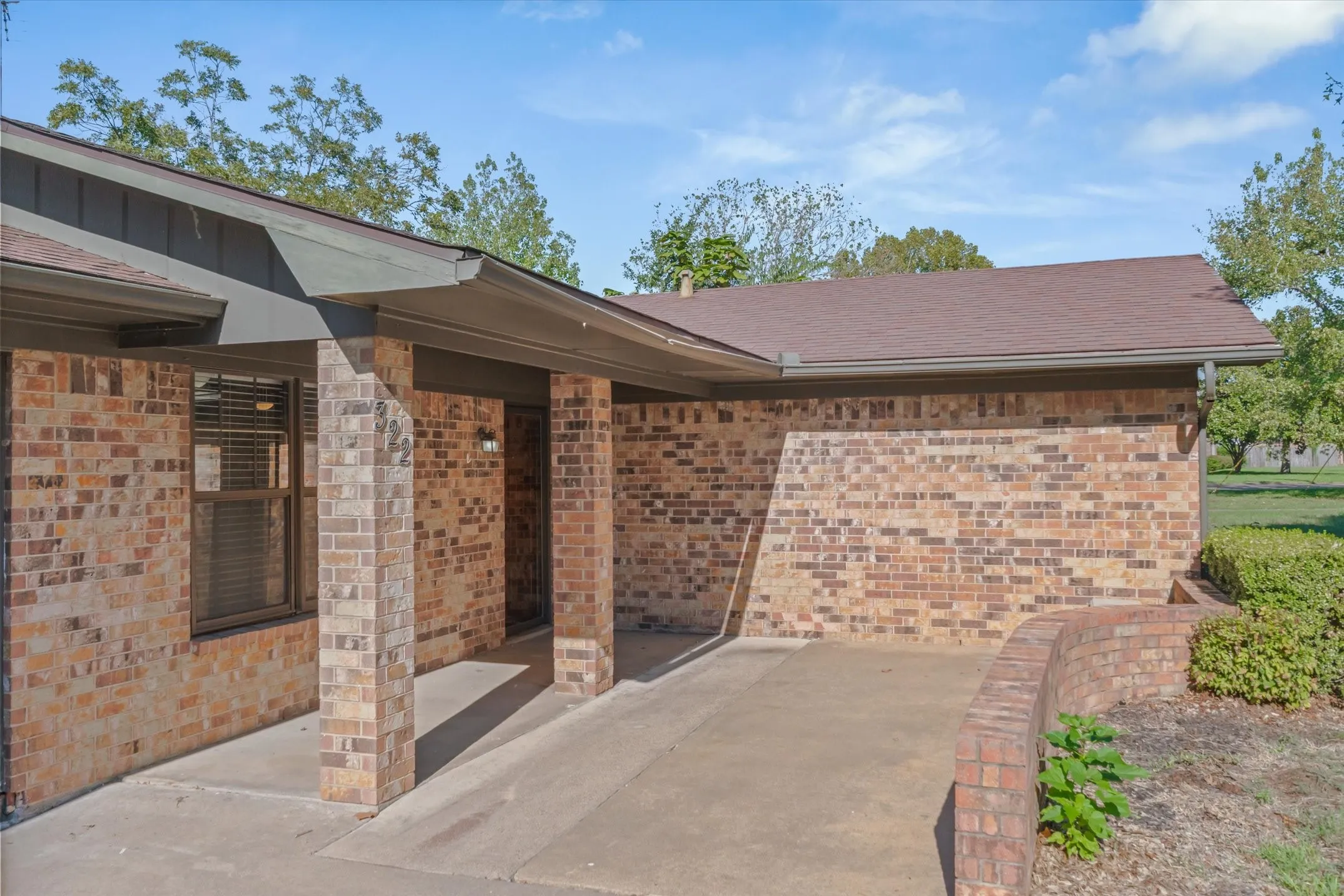 Single Family Residence For Sale in Van Zandt County , 322 Juanita Avenue, Wills Point, Texas 75169, 4 Bedroom, 2 Bathroom, 2 Garage spaces, 1,739 Sqft, built in 1979, mls#21408728, Real Estate Agent in Wills Point, Homes For Sale in Van Zandt county, Homes For Sale in Wills Point, Realtor in Wills Point Texas, Real Estate Brokerage Independent Realty Texas, Luminita Cordes Realtor