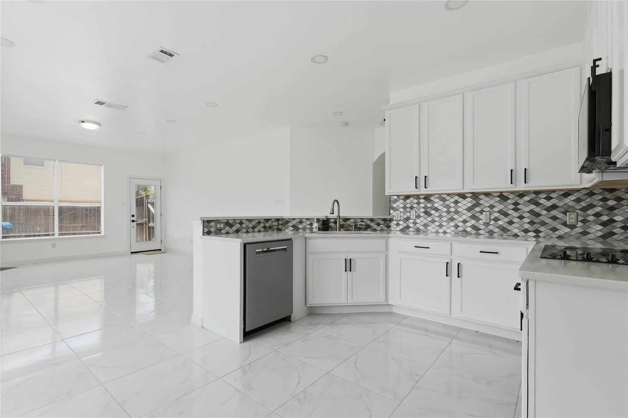 Single Family Residence For Rent in Collin County , 5001 Spicewood Drive, Mc Kinney, Texas 75070, 3 Bedroom, 3 Bathroom, 2 Garage spaces, 2,392 Sqft, built in 2002, mls#21407836, Real Estate Agent in Mc Kinney, Homes For Rent in Collin county, Homes For Rent in Mc Kinney, Realtor in Mc Kinney Texas, Real Estate Brokerage Independent Realty Texas, Luminita Cordes Realtor