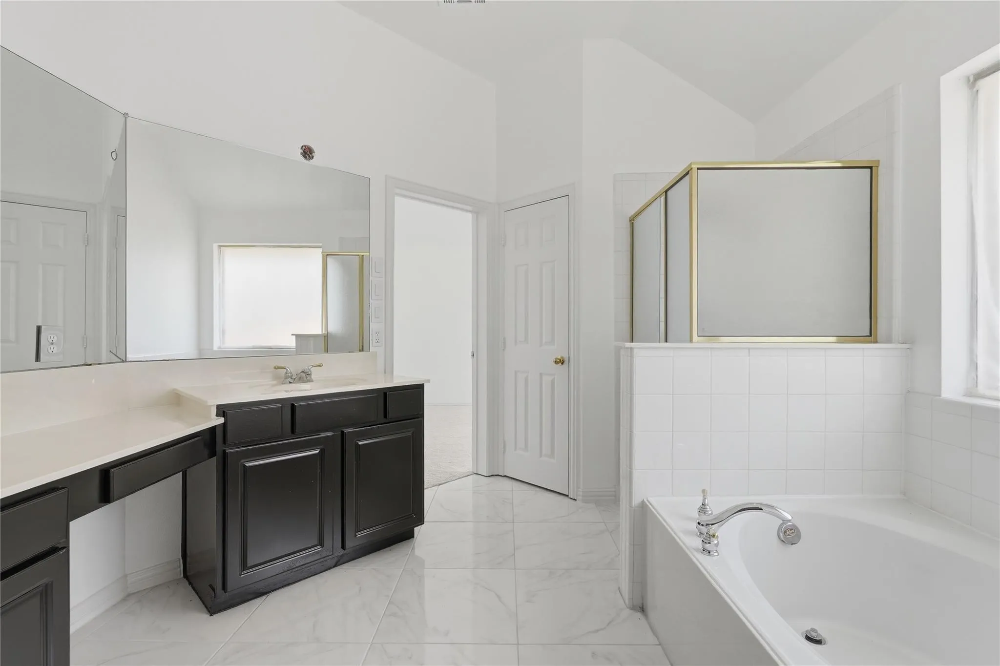 Single Family Residence For Rent in Collin County , 5001 Spicewood Drive, Mc Kinney, Texas 75070, 3 Bedroom, 3 Bathroom, 2 Garage spaces, 2,392 Sqft, built in 2002, mls#21407836, Real Estate Agent in Mc Kinney, Homes For Rent in Collin county, Homes For Rent in Mc Kinney, Realtor in Mc Kinney Texas, Real Estate Brokerage Independent Realty Texas, Luminita Cordes Realtor