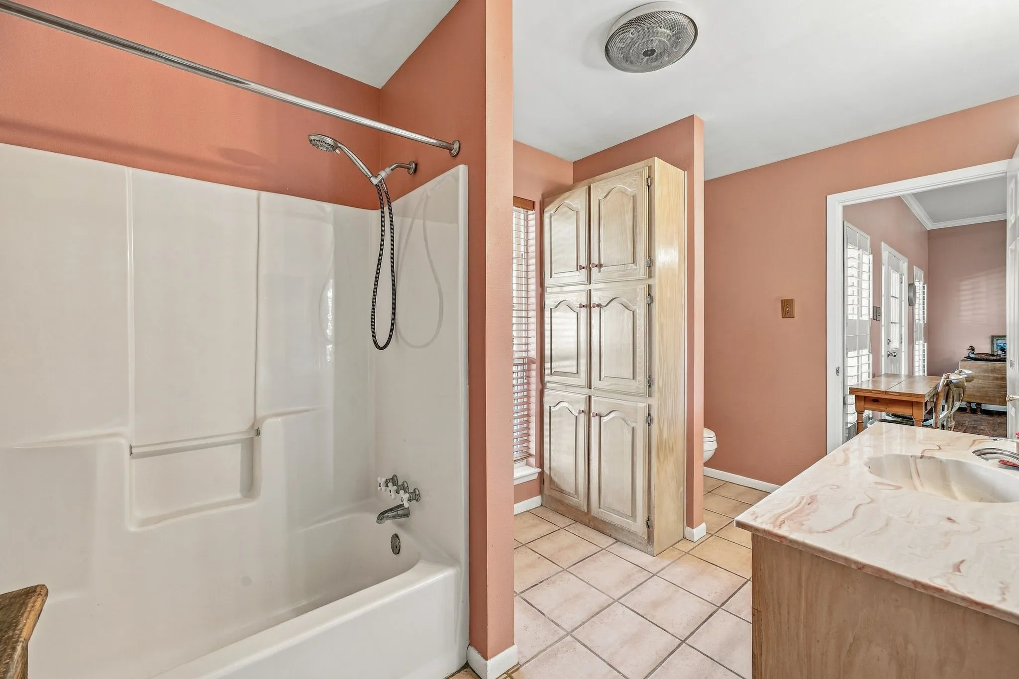 Main Home Full Bathroom