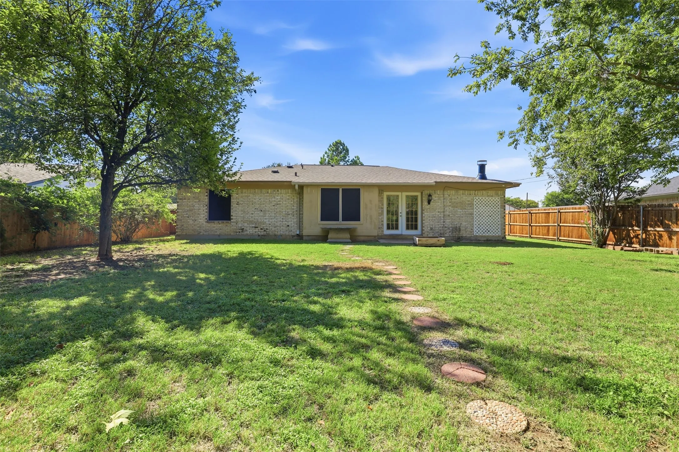 Single Family Residence For Sale in Johnson County , 1309 Berry Drive, Cleburne, Texas 76033, 4 Bedroom, 2 Bathroom, 1 Garage spaces, 1,483 Sqft, built in 1983, mls#21408737, Real Estate Agent in Cleburne, Homes For Sale in Johnson county, Homes For Sale in Cleburne, Realtor in Cleburne Texas, Real Estate Brokerage Independent Realty Texas, Luminita Cordes Realtor