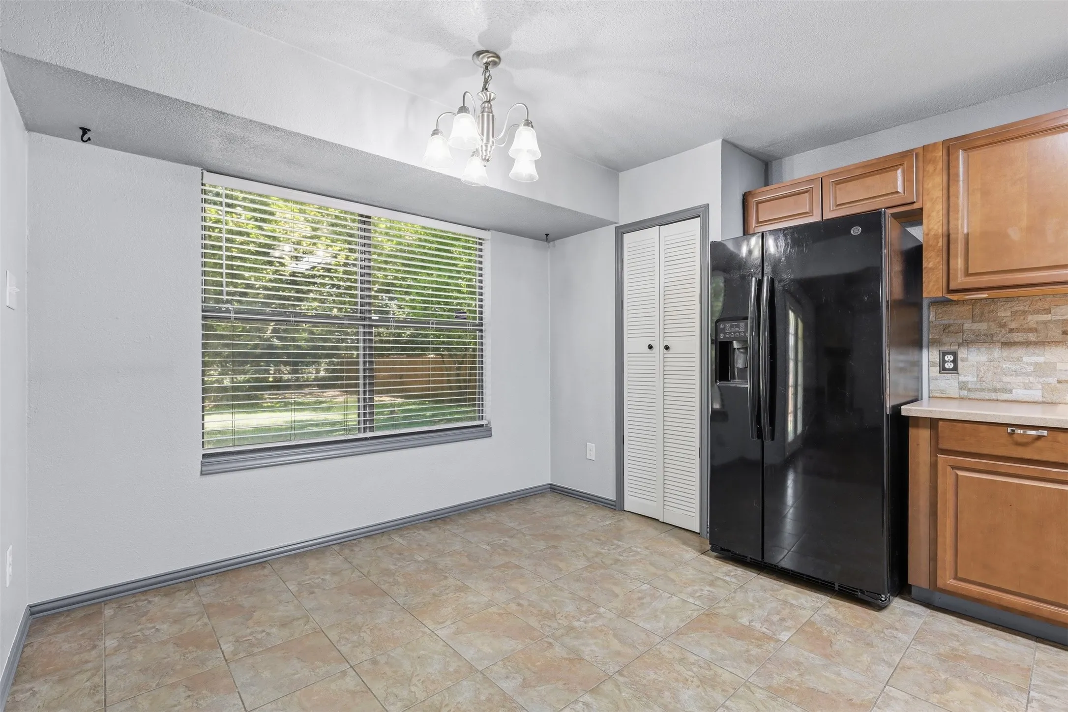 Single Family Residence For Sale in Johnson County , 1309 Berry Drive, Cleburne, Texas 76033, 4 Bedroom, 2 Bathroom, 1 Garage spaces, 1,483 Sqft, built in 1983, mls#21408737, Real Estate Agent in Cleburne, Homes For Sale in Johnson county, Homes For Sale in Cleburne, Realtor in Cleburne Texas, Real Estate Brokerage Independent Realty Texas, Luminita Cordes Realtor