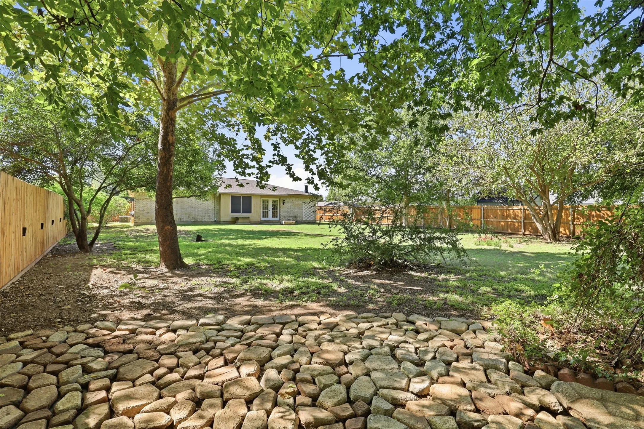 Single Family Residence For Sale in Johnson County , 1309 Berry Drive, Cleburne, Texas 76033, 4 Bedroom, 2 Bathroom, 1 Garage spaces, 1,483 Sqft, built in 1983, mls#21408737, Real Estate Agent in Cleburne, Homes For Sale in Johnson county, Homes For Sale in Cleburne, Realtor in Cleburne Texas, Real Estate Brokerage Independent Realty Texas, Luminita Cordes Realtor