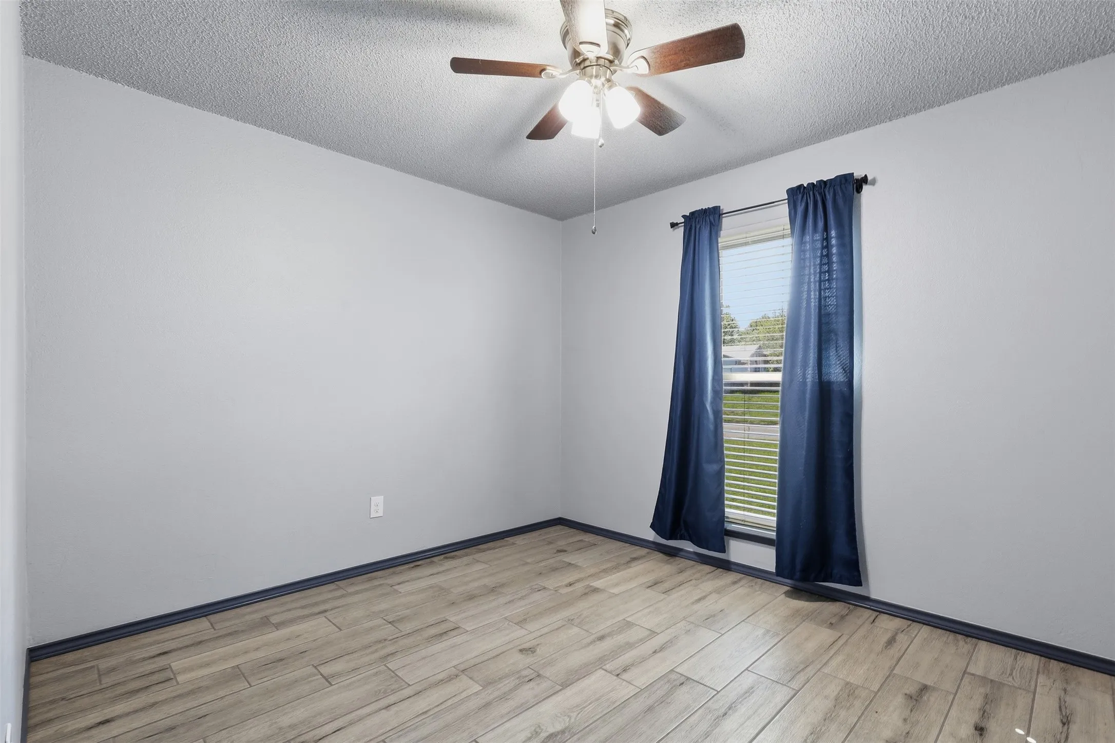 Single Family Residence For Sale in Johnson County , 1309 Berry Drive, Cleburne, Texas 76033, 4 Bedroom, 2 Bathroom, 1 Garage spaces, 1,483 Sqft, built in 1983, mls#21408737, Real Estate Agent in Cleburne, Homes For Sale in Johnson county, Homes For Sale in Cleburne, Realtor in Cleburne Texas, Real Estate Brokerage Independent Realty Texas, Luminita Cordes Realtor