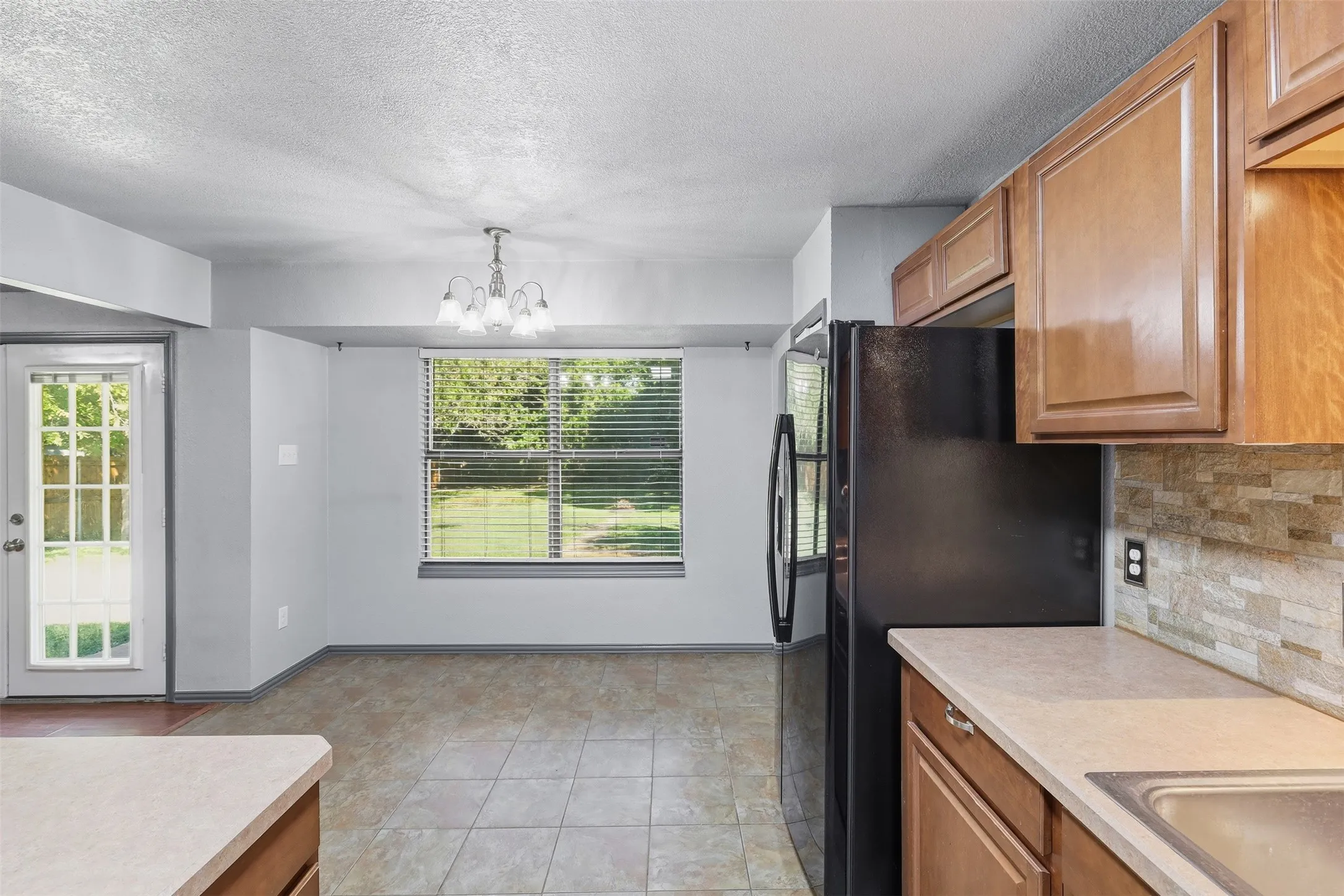 Single Family Residence For Sale in Johnson County , 1309 Berry Drive, Cleburne, Texas 76033, 4 Bedroom, 2 Bathroom, 1 Garage spaces, 1,483 Sqft, built in 1983, mls#21408737, Real Estate Agent in Cleburne, Homes For Sale in Johnson county, Homes For Sale in Cleburne, Realtor in Cleburne Texas, Real Estate Brokerage Independent Realty Texas, Luminita Cordes Realtor