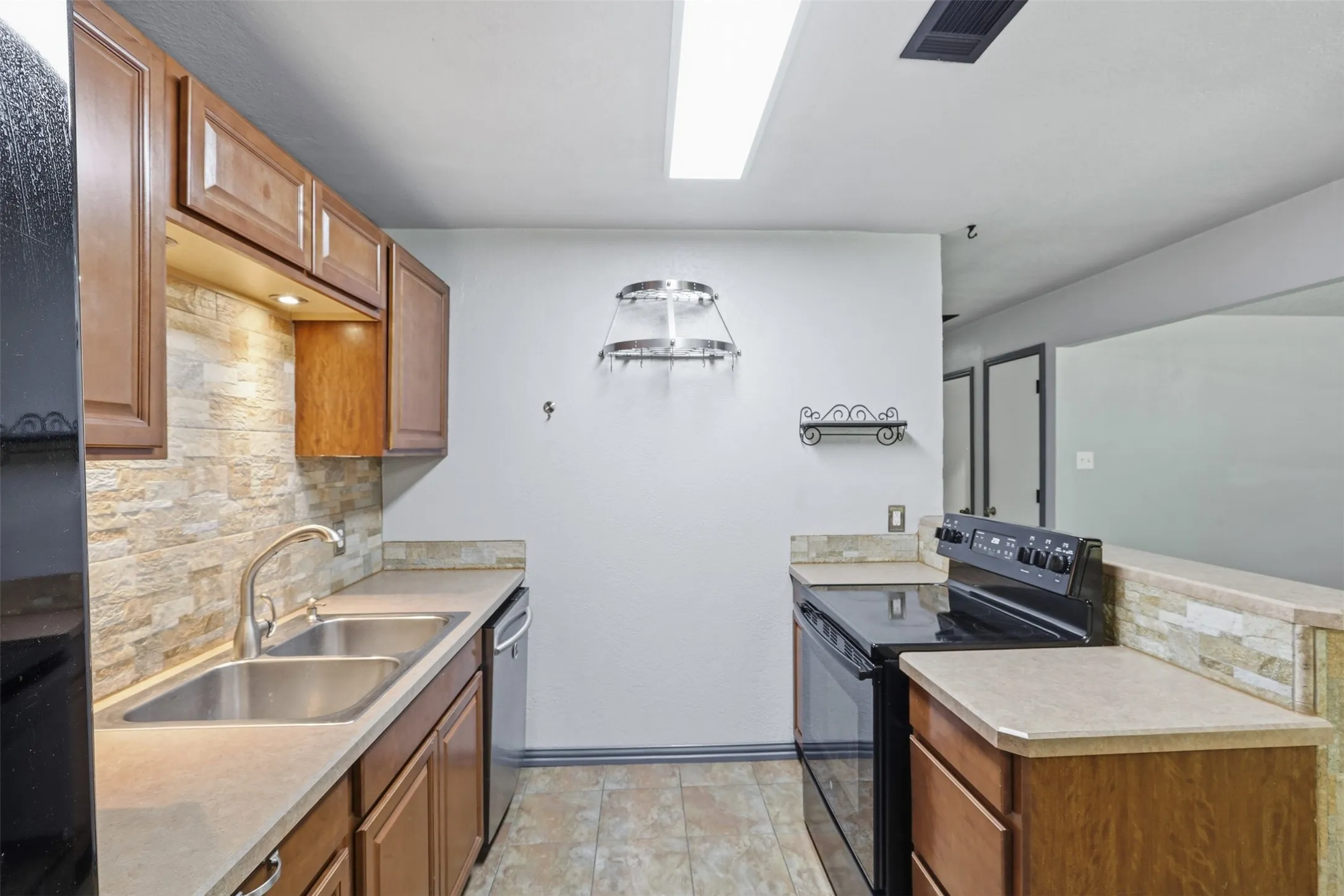 Single Family Residence For Sale in Johnson County , 1309 Berry Drive, Cleburne, Texas 76033, 4 Bedroom, 2 Bathroom, 1 Garage spaces, 1,483 Sqft, built in 1983, mls#21408737, Real Estate Agent in Cleburne, Homes For Sale in Johnson county, Homes For Sale in Cleburne, Realtor in Cleburne Texas, Real Estate Brokerage Independent Realty Texas, Luminita Cordes Realtor