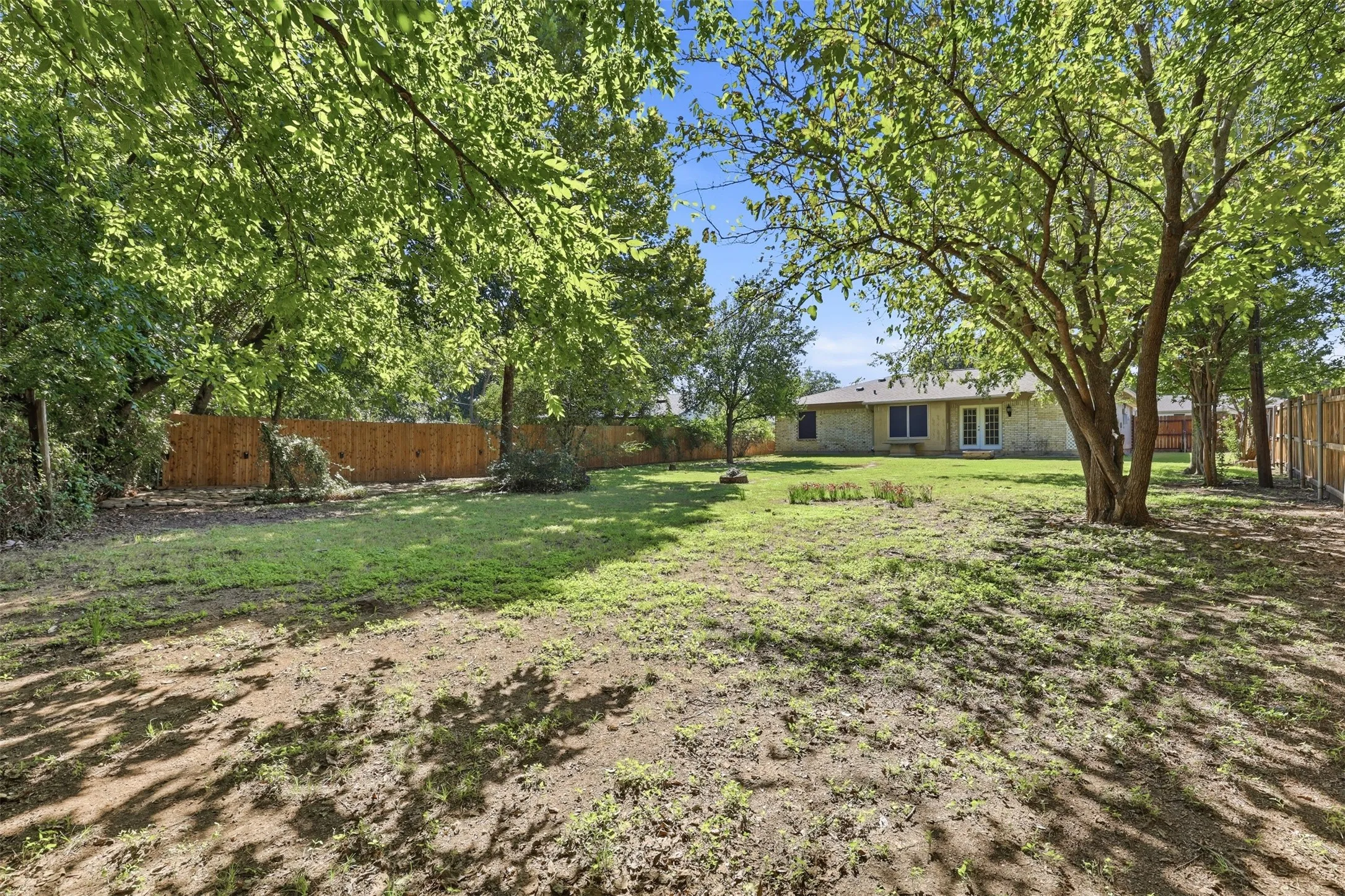 Single Family Residence For Sale in Johnson County , 1309 Berry Drive, Cleburne, Texas 76033, 4 Bedroom, 2 Bathroom, 1 Garage spaces, 1,483 Sqft, built in 1983, mls#21408737, Real Estate Agent in Cleburne, Homes For Sale in Johnson county, Homes For Sale in Cleburne, Realtor in Cleburne Texas, Real Estate Brokerage Independent Realty Texas, Luminita Cordes Realtor