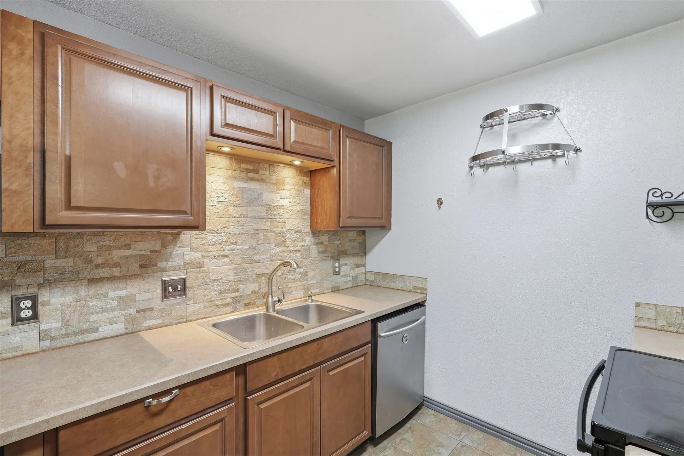 Single Family Residence For Sale in Johnson County , 1309 Berry Drive, Cleburne, Texas 76033, 4 Bedroom, 2 Bathroom, 1 Garage spaces, 1,483 Sqft, built in 1983, mls#21408737, Real Estate Agent in Cleburne, Homes For Sale in Johnson county, Homes For Sale in Cleburne, Realtor in Cleburne Texas, Real Estate Brokerage Independent Realty Texas, Luminita Cordes Realtor