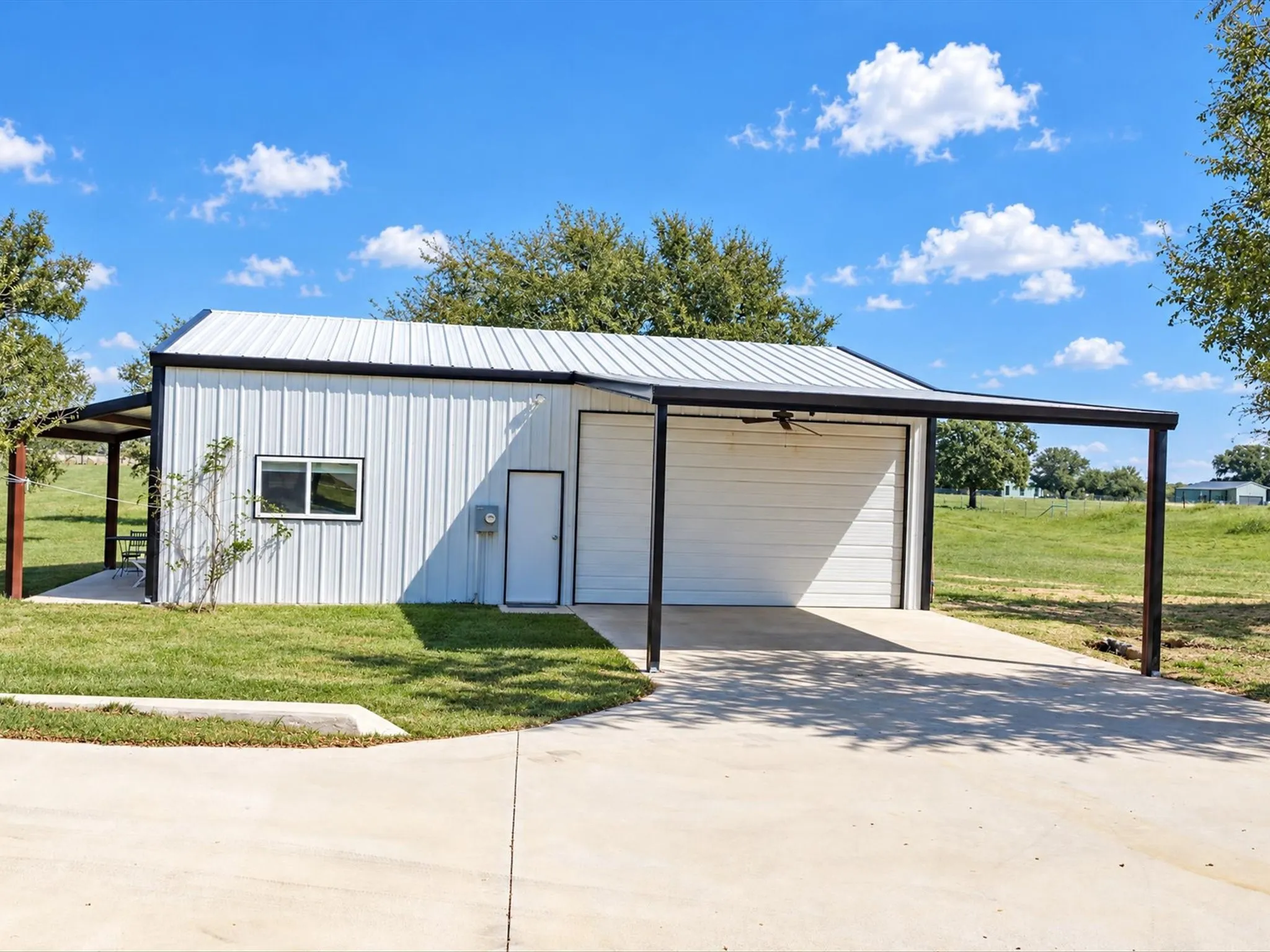 Single Family Residence For Sale in Parker County , 2111 Cool Junction, Millsap, Texas 76066, 4 Bedroom, 5 Bathroom, 2 Garage spaces, 2,380 Sqft, built in 2021, mls#21407482, Real Estate Agent in Millsap, Homes For Sale in Parker county, Homes For Sale in Millsap, Realtor in Millsap Texas, Real Estate Brokerage Independent Realty Texas, Luminita Cordes Realtor