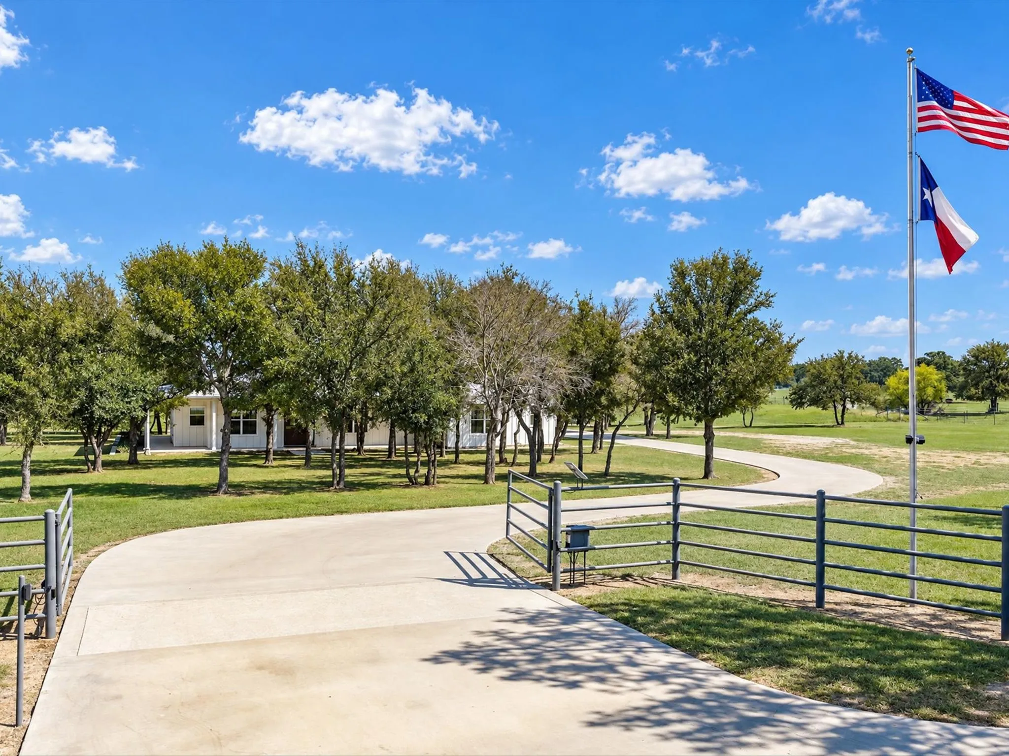 Single Family Residence For Sale in Parker County , 2111 Cool Junction, Millsap, Texas 76066, 4 Bedroom, 5 Bathroom, 2 Garage spaces, 2,380 Sqft, built in 2021, mls#21407482, Real Estate Agent in Millsap, Homes For Sale in Parker county, Homes For Sale in Millsap, Realtor in Millsap Texas, Real Estate Brokerage Independent Realty Texas, Luminita Cordes Realtor