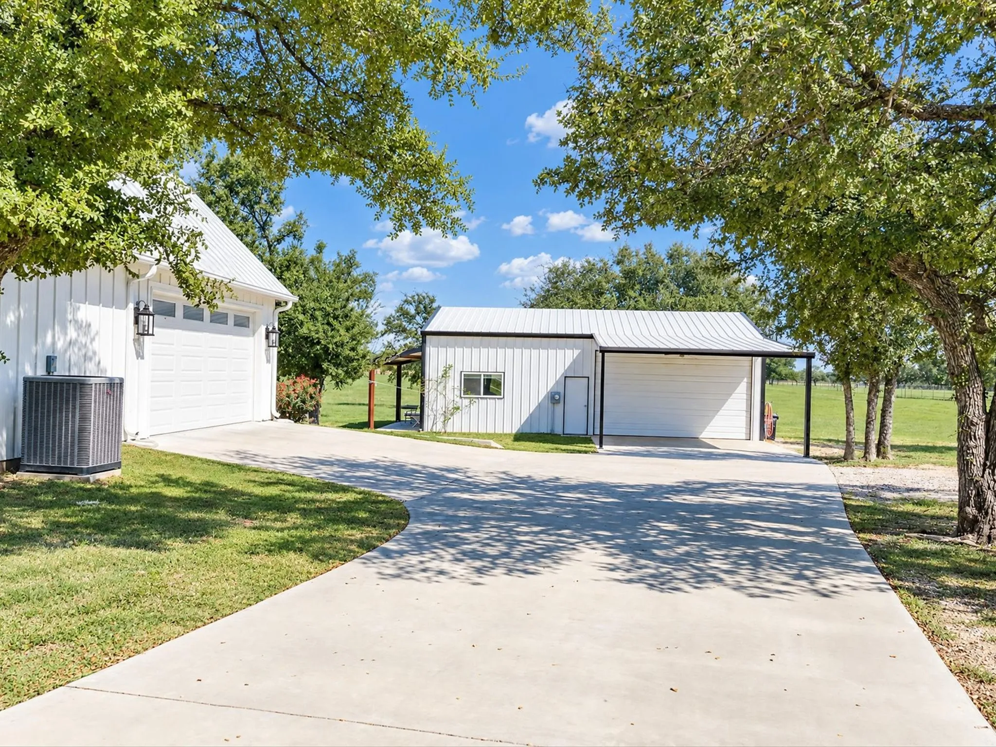 Single Family Residence For Sale in Parker County , 2111 Cool Junction, Millsap, Texas 76066, 4 Bedroom, 5 Bathroom, 2 Garage spaces, 2,380 Sqft, built in 2021, mls#21407482, Real Estate Agent in Millsap, Homes For Sale in Parker county, Homes For Sale in Millsap, Realtor in Millsap Texas, Real Estate Brokerage Independent Realty Texas, Luminita Cordes Realtor