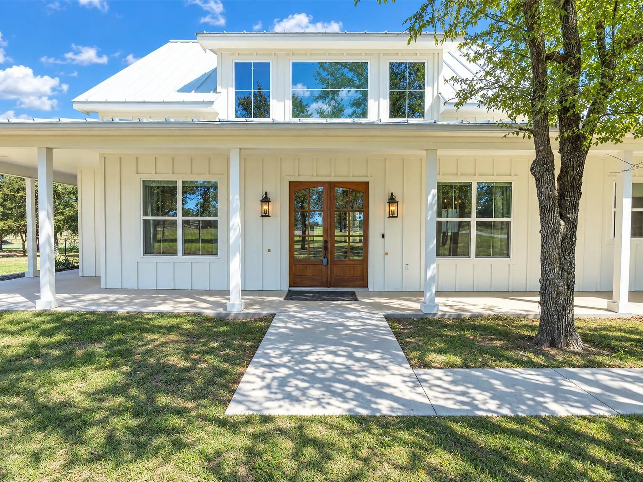 Single Family Residence For Sale in Parker County , 2111 Cool Junction, Millsap, Texas 76066, 4 Bedroom, 5 Bathroom, 2 Garage spaces, 2,380 Sqft, built in 2021, mls#21407482, Real Estate Agent in Millsap, Homes For Sale in Parker county, Homes For Sale in Millsap, Realtor in Millsap Texas, Real Estate Brokerage Independent Realty Texas, Luminita Cordes Realtor