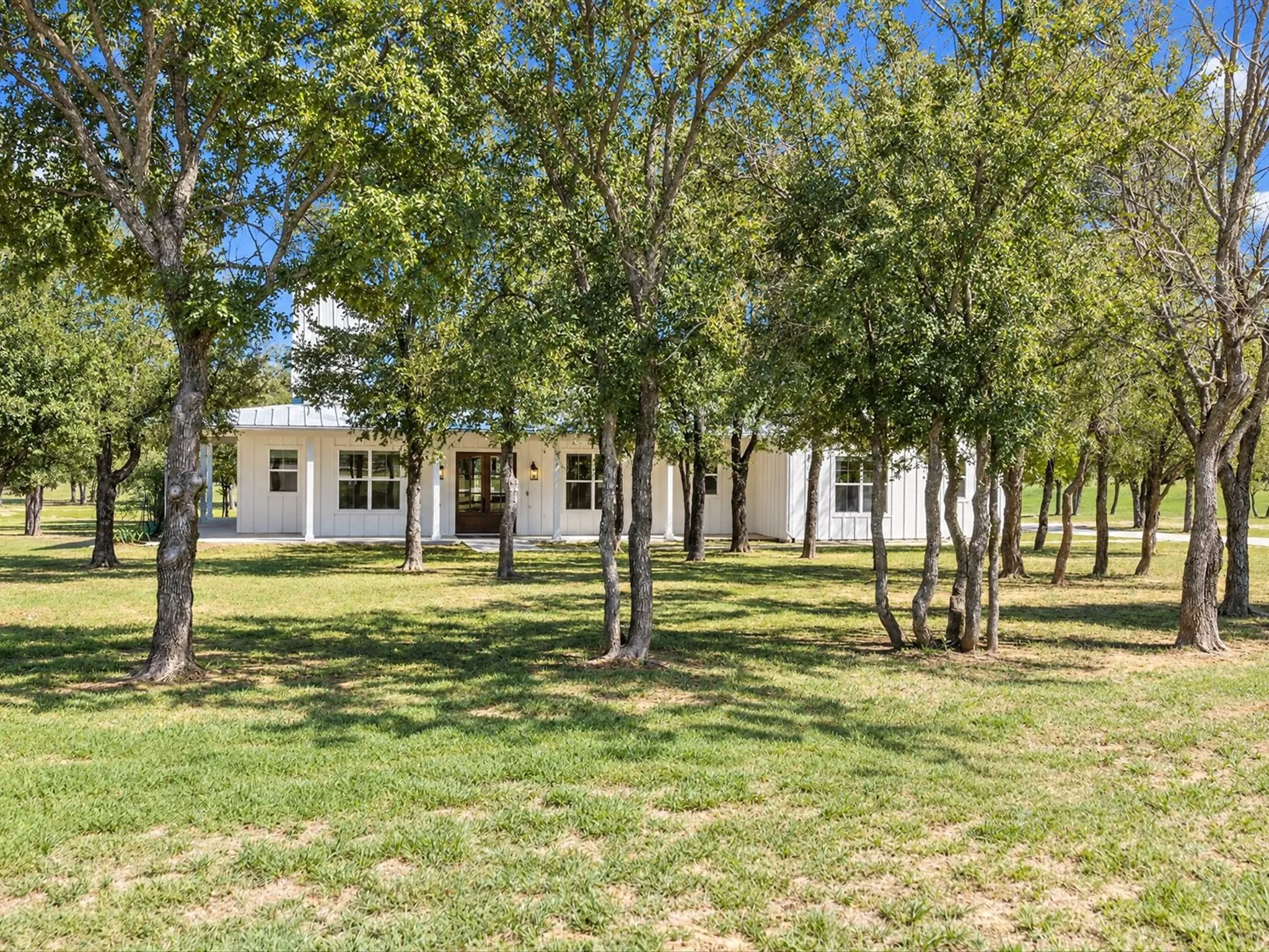 Single Family Residence For Sale in Parker County , 2111 Cool Junction, Millsap, Texas 76066, 4 Bedroom, 5 Bathroom, 2 Garage spaces, 2,380 Sqft, built in 2021, mls#21407482, Real Estate Agent in Millsap, Homes For Sale in Parker county, Homes For Sale in Millsap, Realtor in Millsap Texas, Real Estate Brokerage Independent Realty Texas, Luminita Cordes Realtor