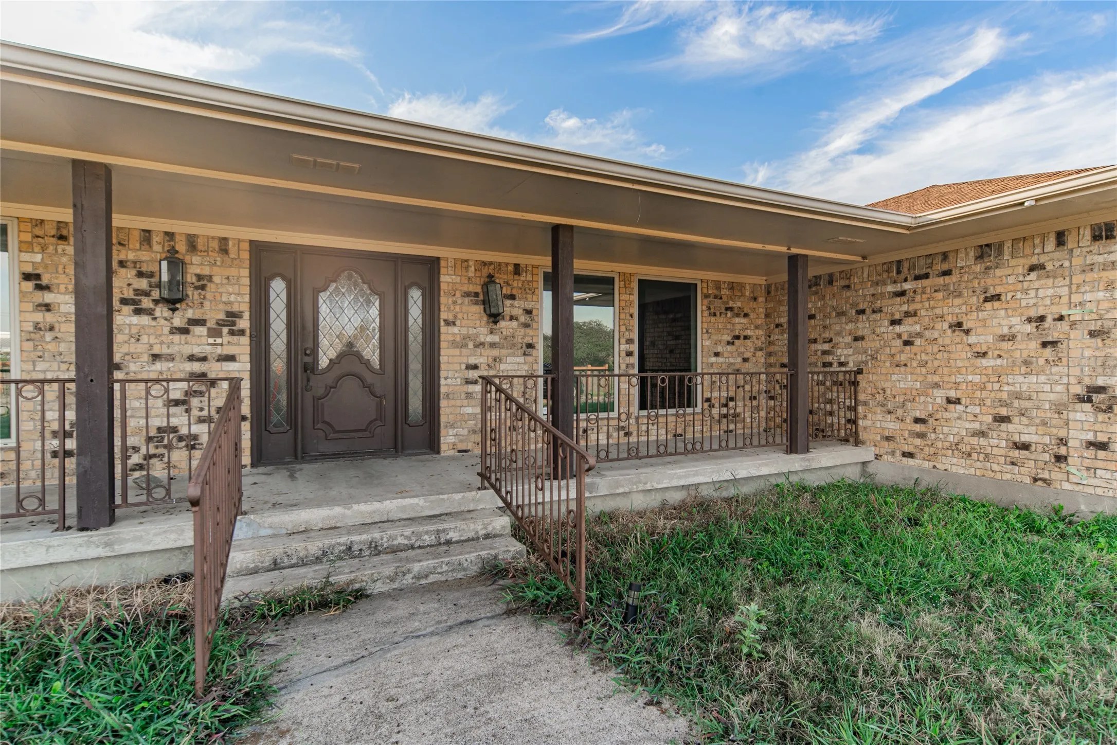 Farm For Rent in Dallas County , 4320 Hickox Road, Rowlett, Texas 75089, 4 Bedroom, 4 Bathroom, 2 Garage spaces, 3,635 Sqft, built in 1977, mls#21408756, Real Estate Agent in Rowlett, Homes For Rent in Dallas county, Homes For Rent in Rowlett, Realtor in Rowlett Texas, Real Estate Brokerage Independent Realty Texas, Luminita Cordes Realtor