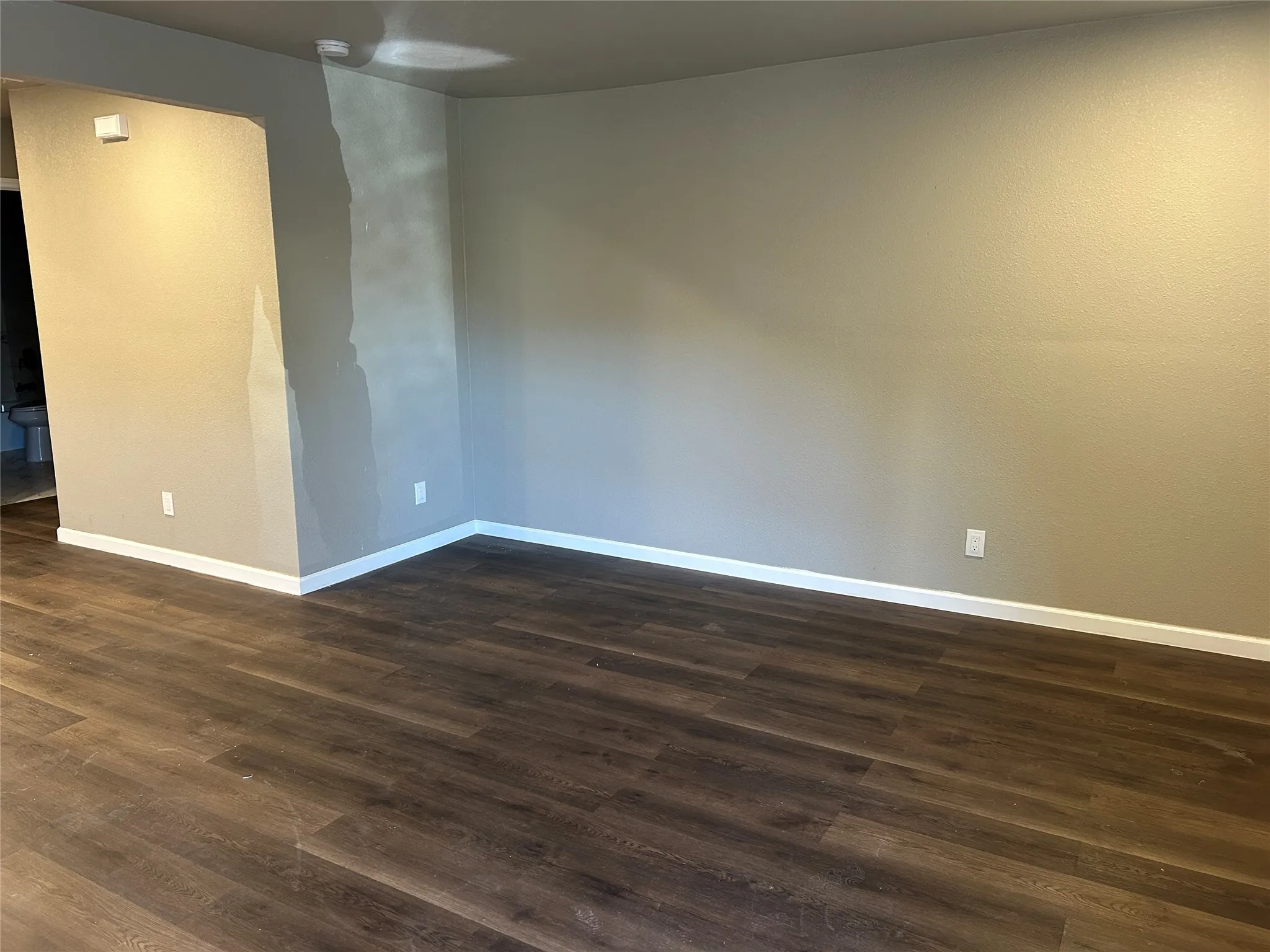 Single Family Residence For Rent in Dallas County , 2815 Hedgerow Drive, Dallas, Texas 75235, 4 Bedroom, 4 Bathroom, 1 Garage spaces, 1,860 Sqft, built in 1946, mls#21408758, Real Estate Agent in Dallas, Homes For Rent in Dallas county, Homes For Rent in Dallas, Realtor in Dallas Texas, Real Estate Brokerage Independent Realty Texas, Luminita Cordes Realtor