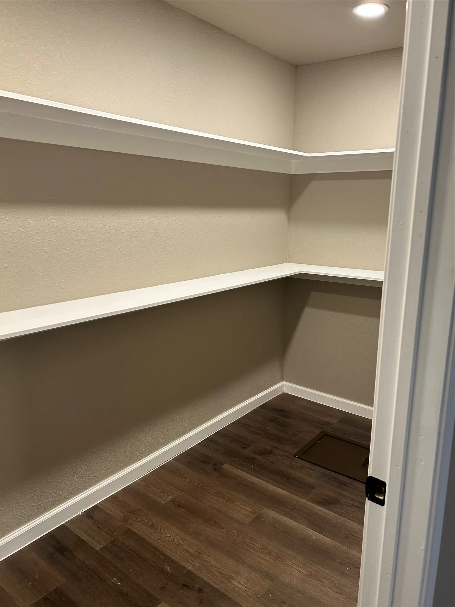 Single Family Residence For Rent in Dallas County , 2815 Hedgerow Drive, Dallas, Texas 75235, 4 Bedroom, 4 Bathroom, 1 Garage spaces, 1,860 Sqft, built in 1946, mls#21408758, Real Estate Agent in Dallas, Homes For Rent in Dallas county, Homes For Rent in Dallas, Realtor in Dallas Texas, Real Estate Brokerage Independent Realty Texas, Luminita Cordes Realtor